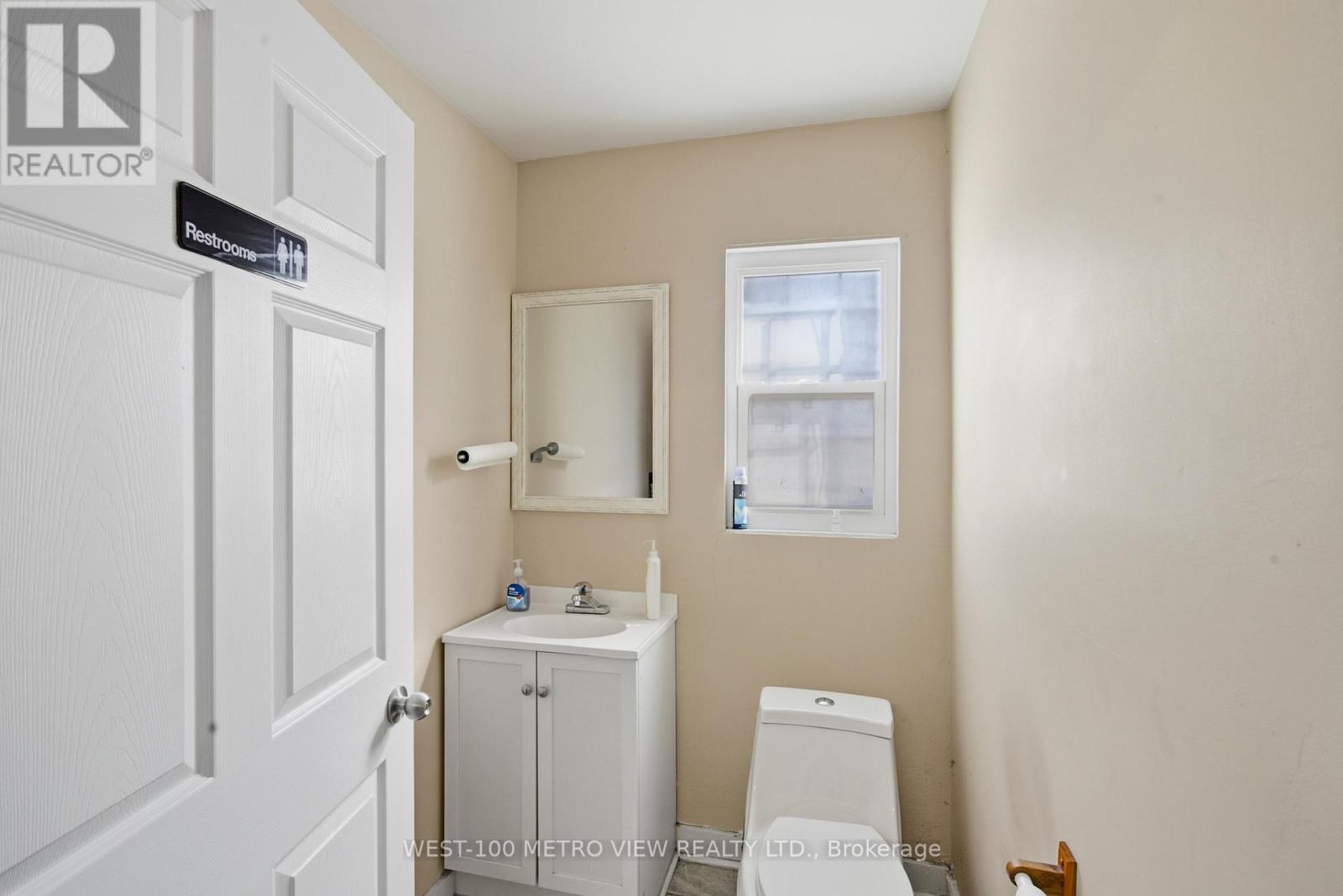 597 Barton Street E Property Photo 8