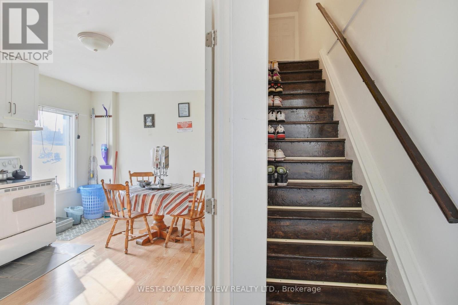 597 Barton Street E Property Photo 10