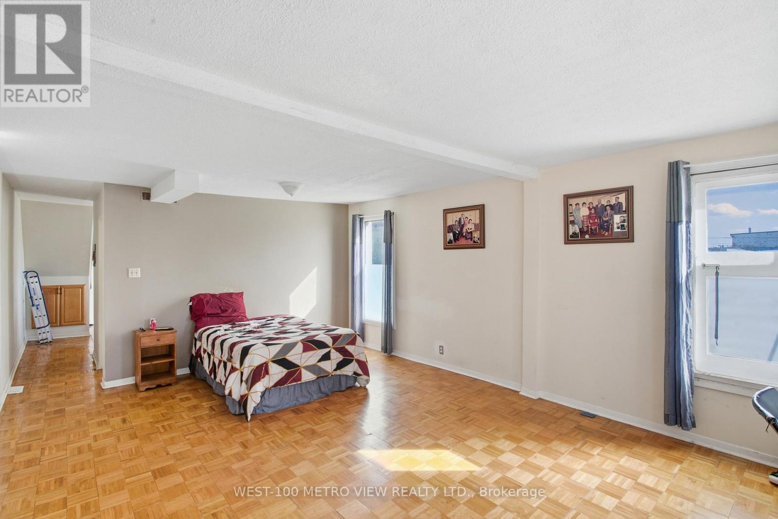 597 Barton Street E Property Photo 12