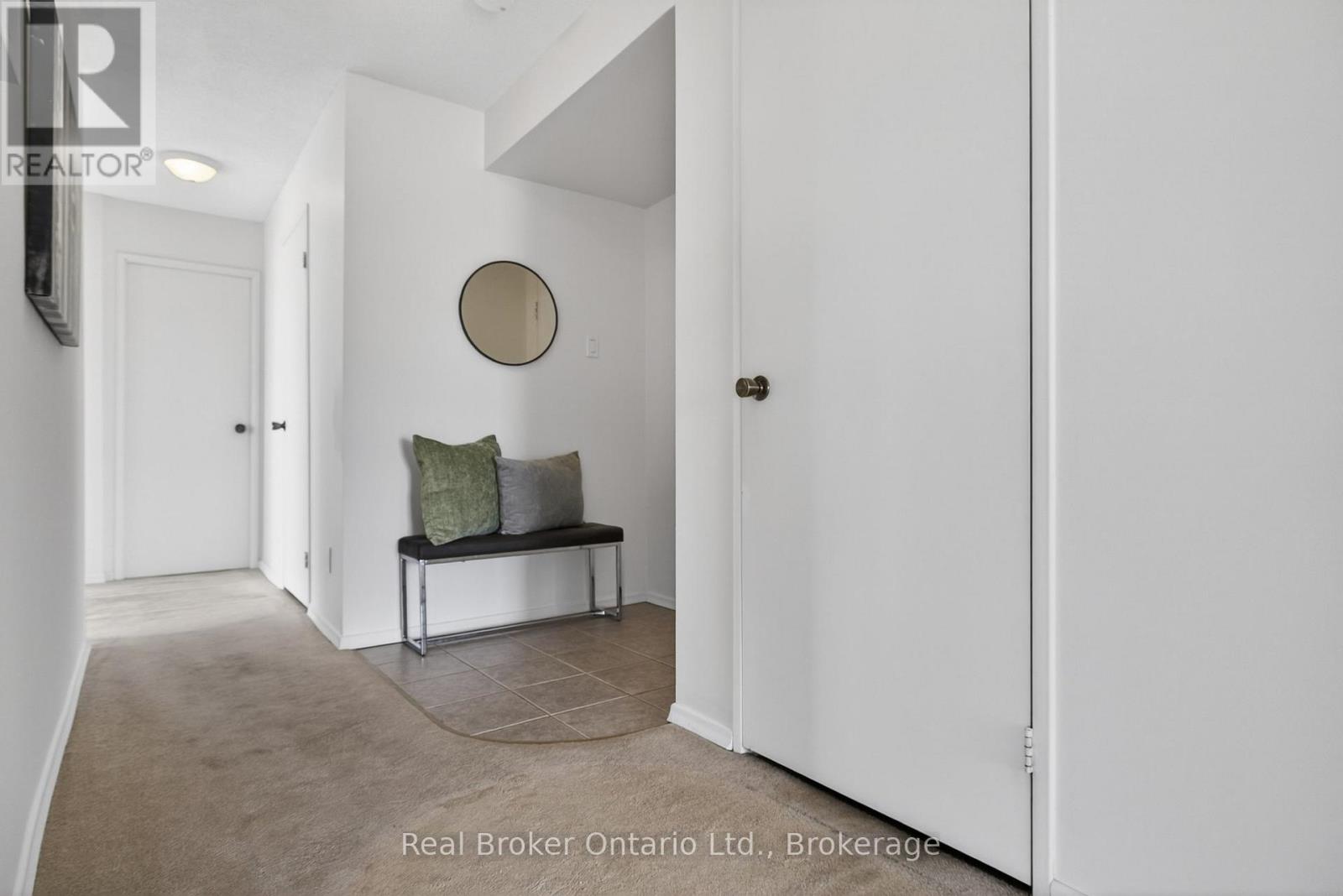 811 - 23 Woodlawn Road E Property Photo 4