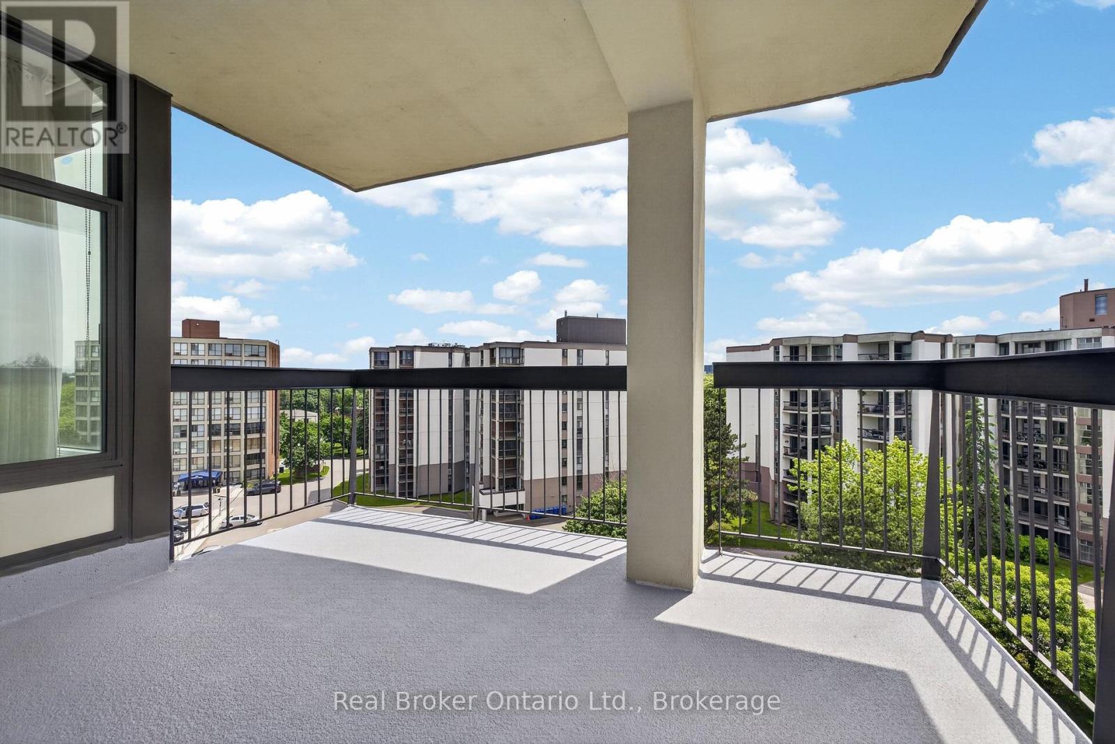 811 - 23 Woodlawn Road E Property Photo 16