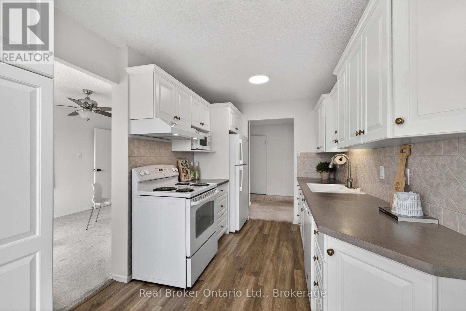 811 - 23 Woodlawn Road E Property Photo 21