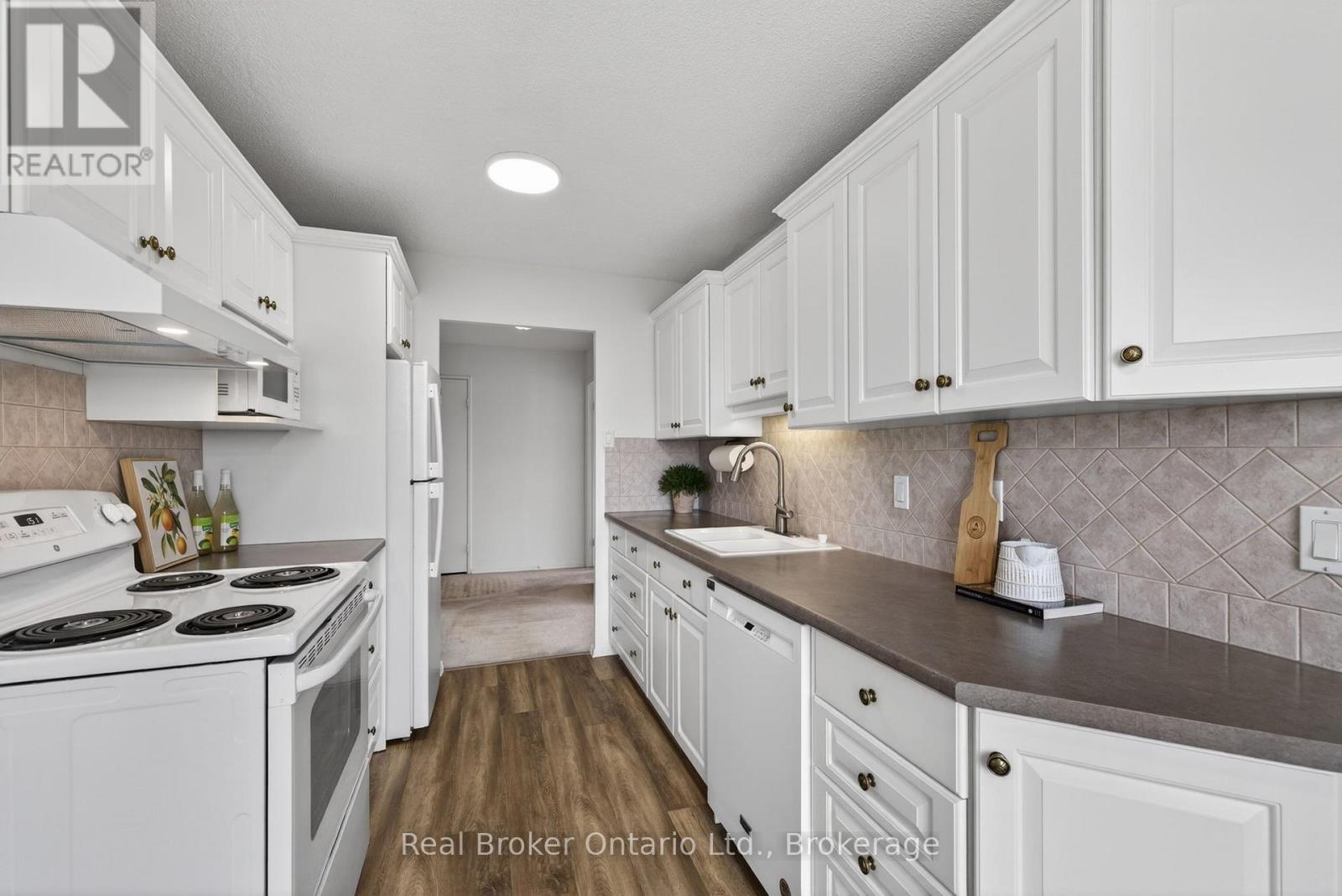811 - 23 Woodlawn Road E Property Photo 22