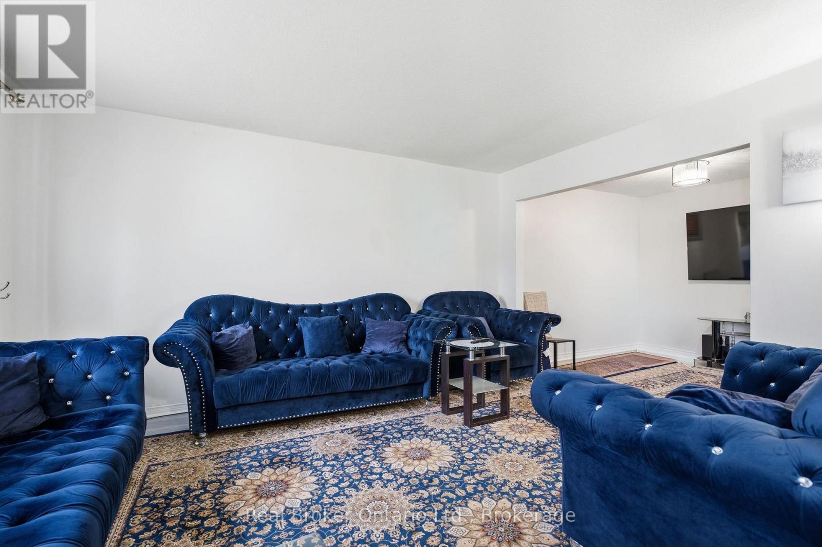 126 Dinison Crescent Property Photo 7
