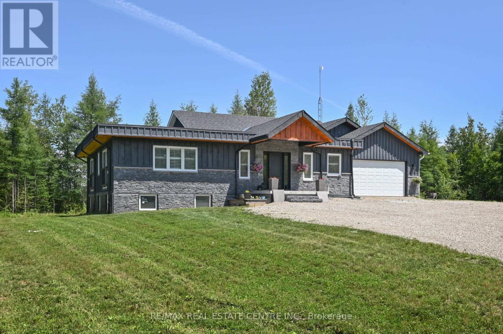 375753 6th Line Property Photo 1