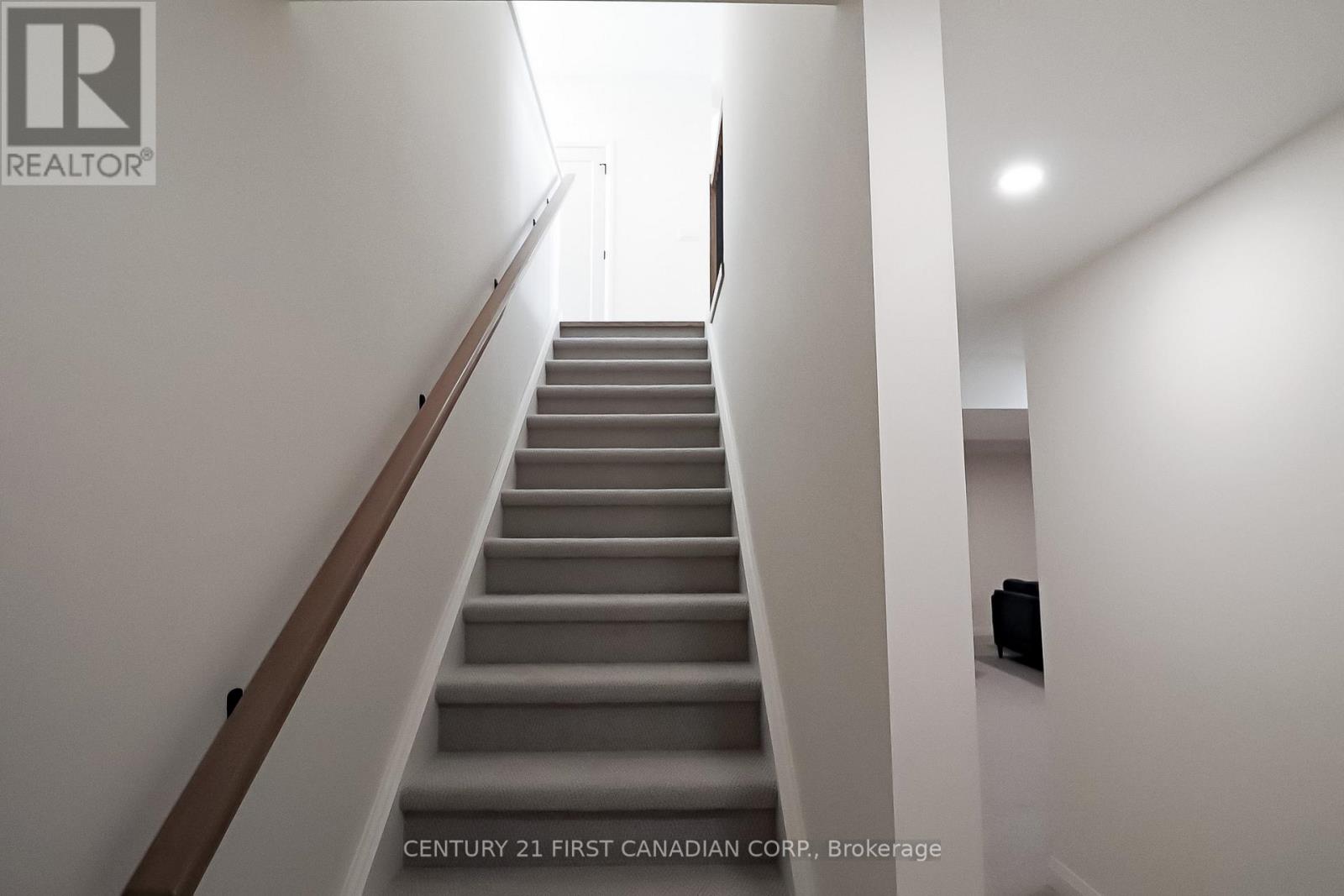 11 - 32 Postma Crescent Property Photo 32