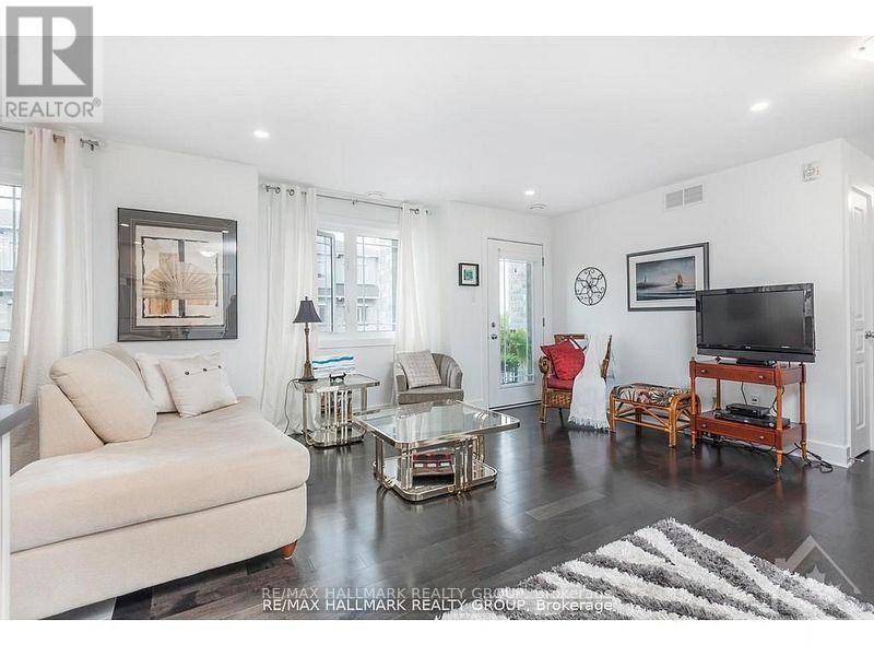 10 - 340 Tribeca Private Property Photo 5
