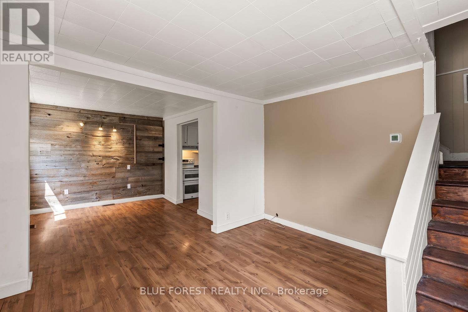 10 Henry Street Property Photo 5