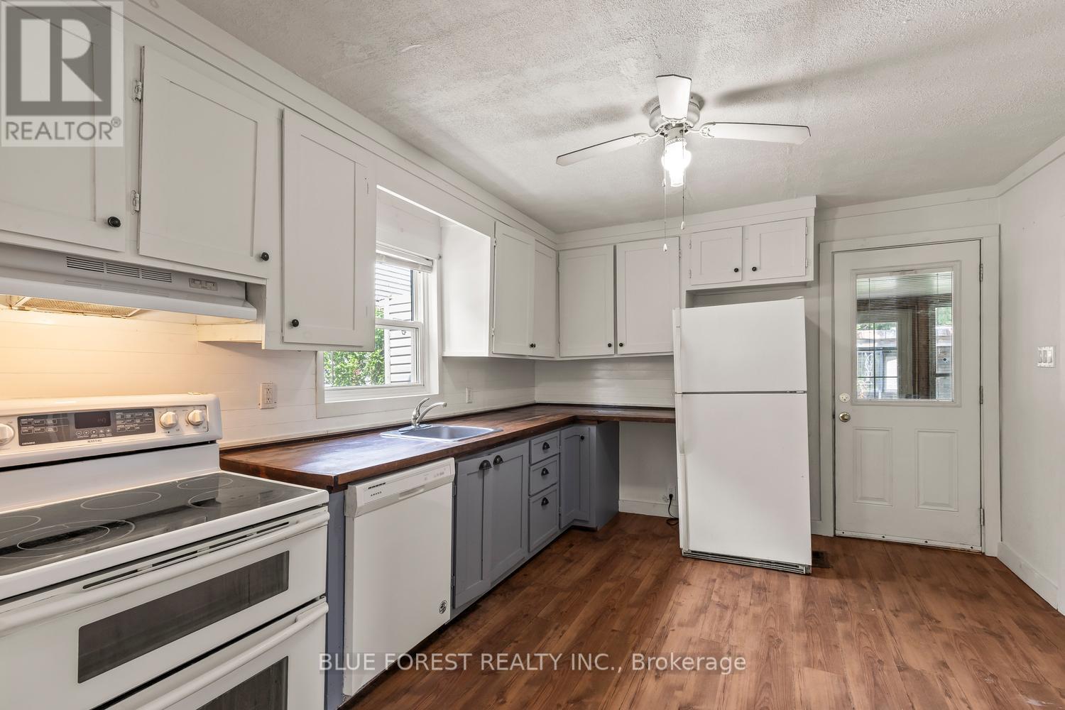 10 Henry Street Property Photo 8