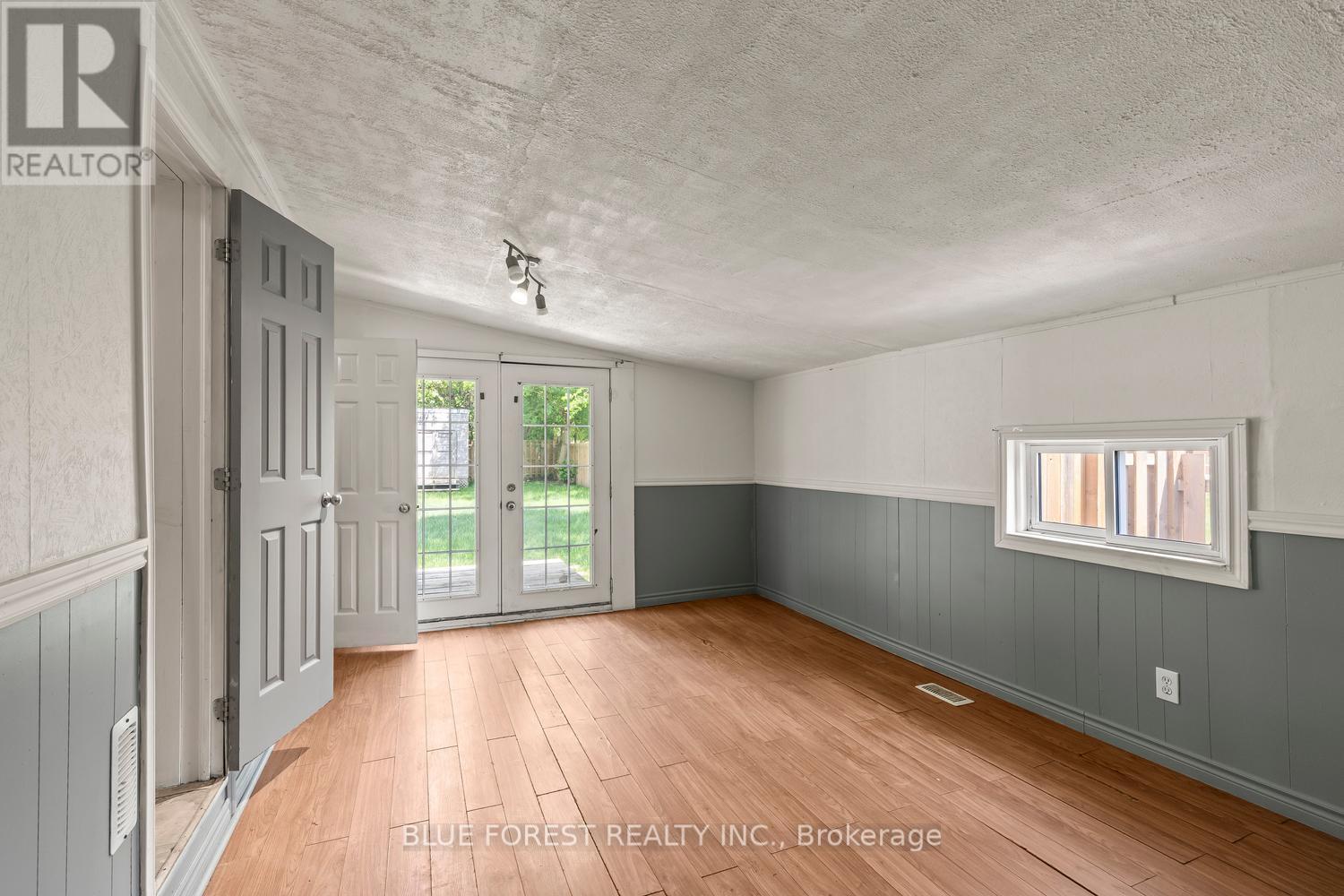 10 Henry Street Property Photo 12