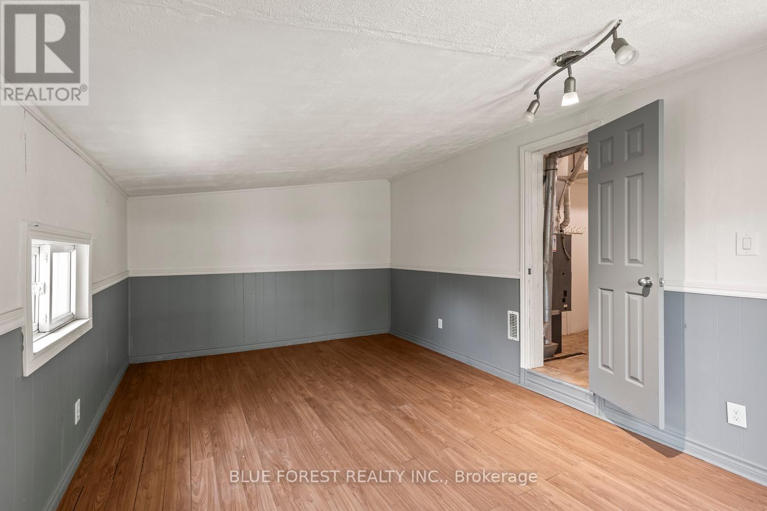 10 Henry Street Property Photo 13
