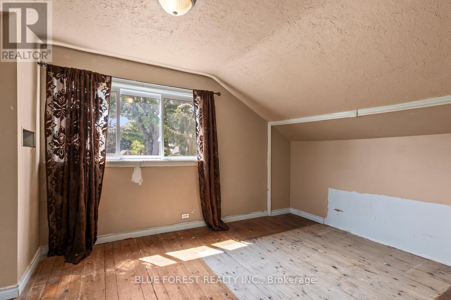10 Henry Street Property Photo 18