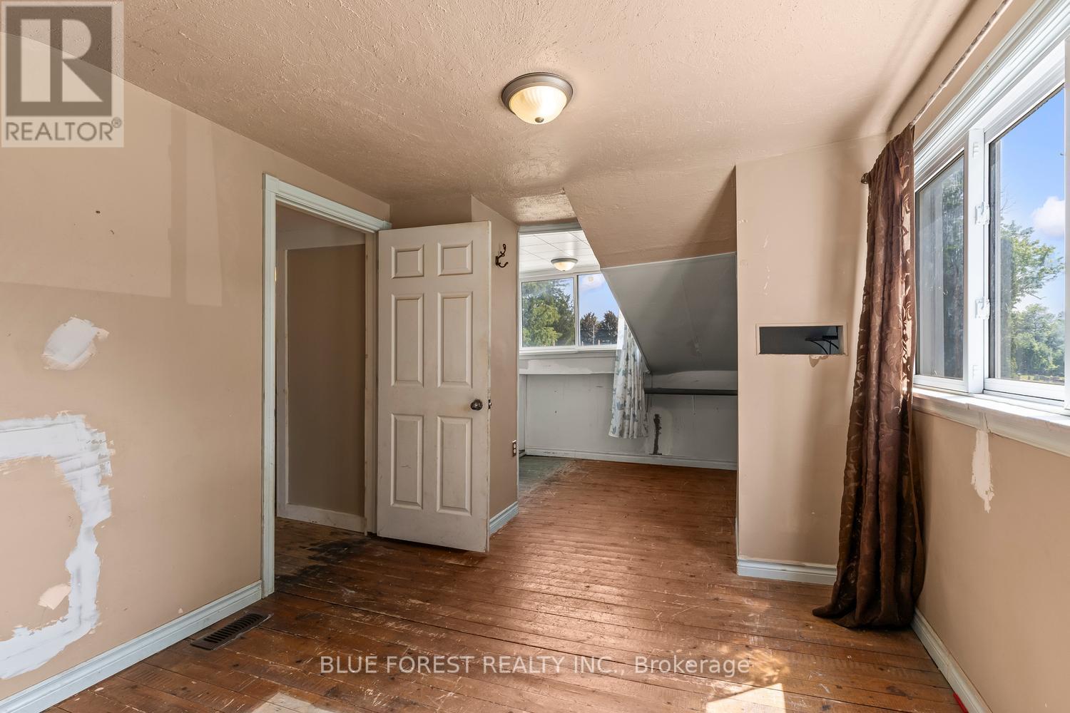 10 Henry Street Property Photo 19
