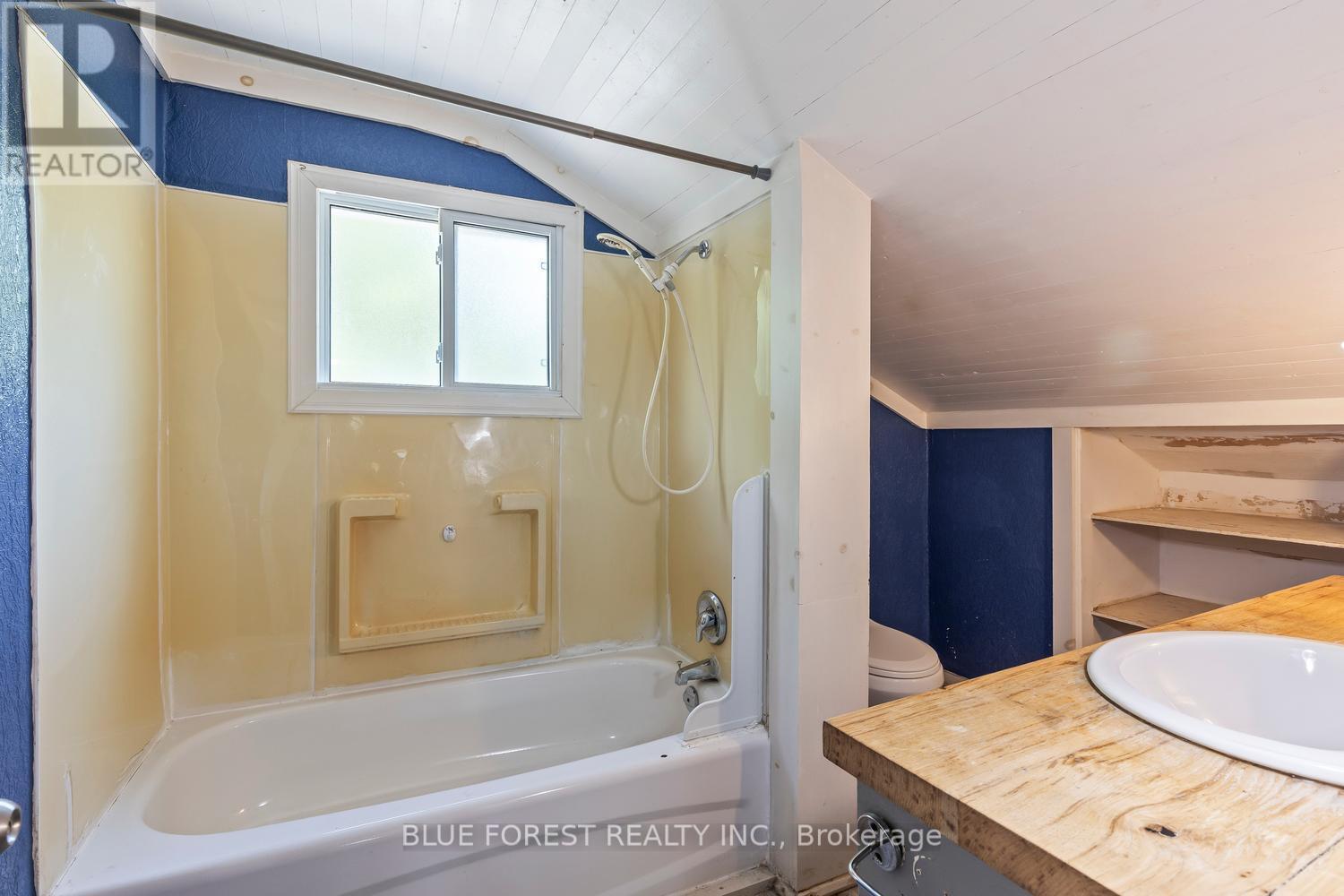 10 Henry Street Property Photo 24