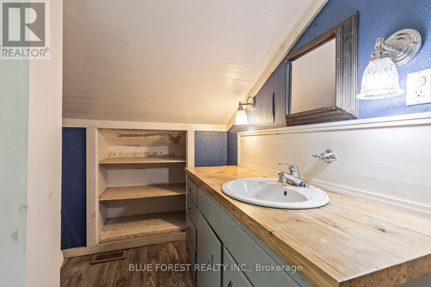 10 Henry Street Property Photo 25