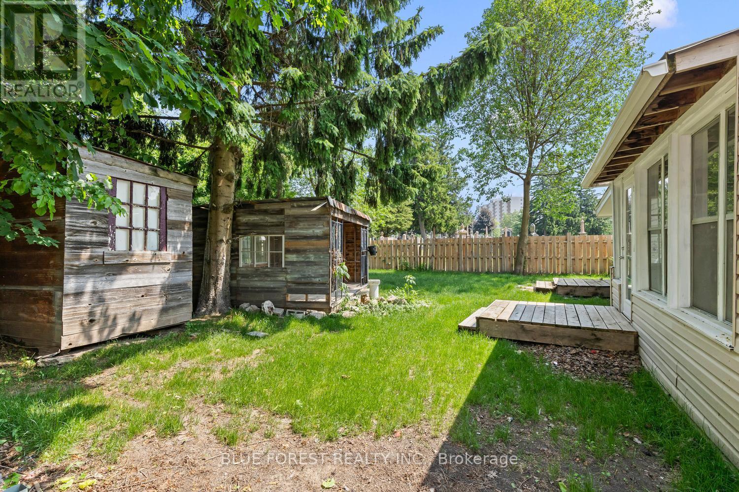 10 Henry Street Property Photo 26
