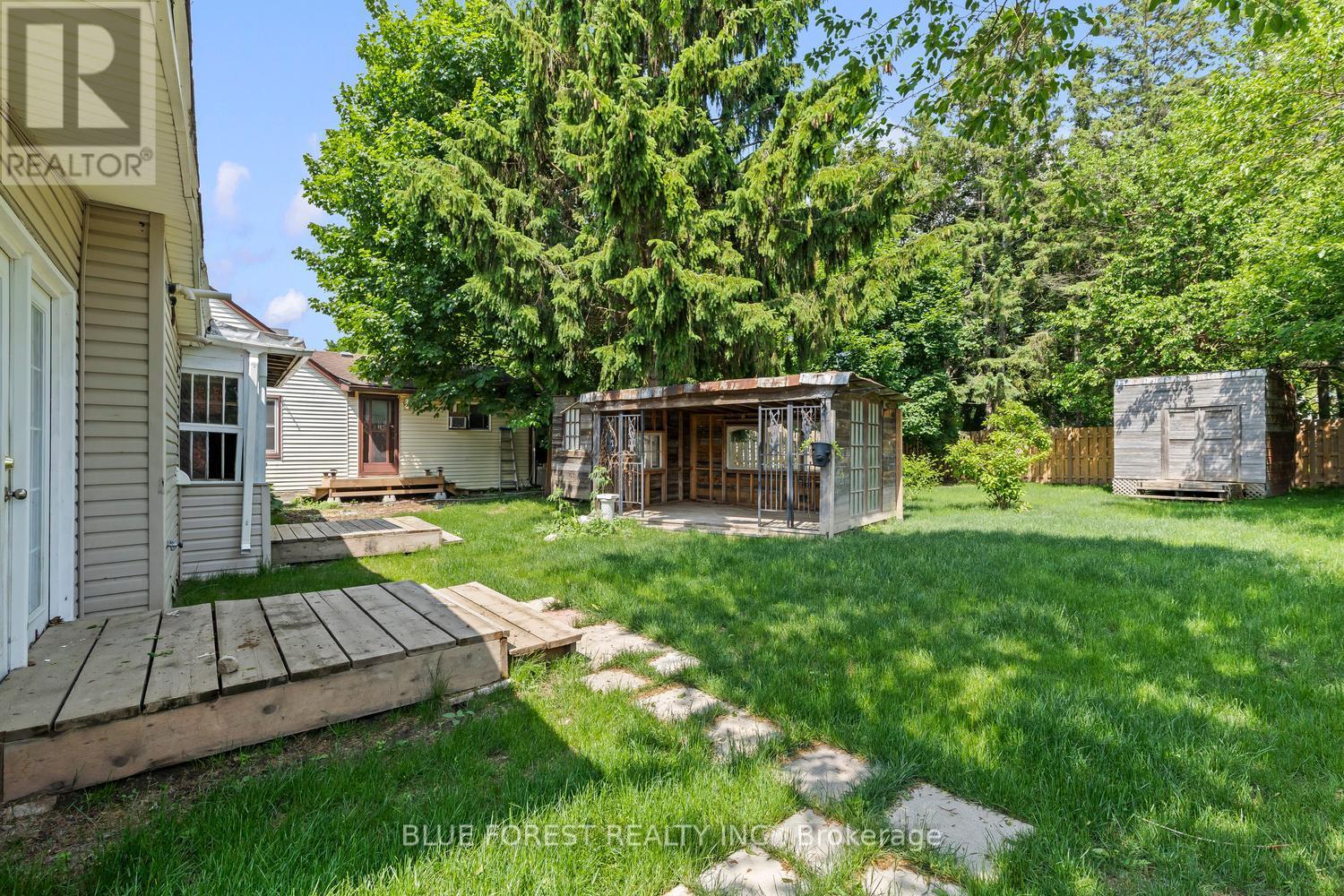 10 Henry Street Property Photo 27