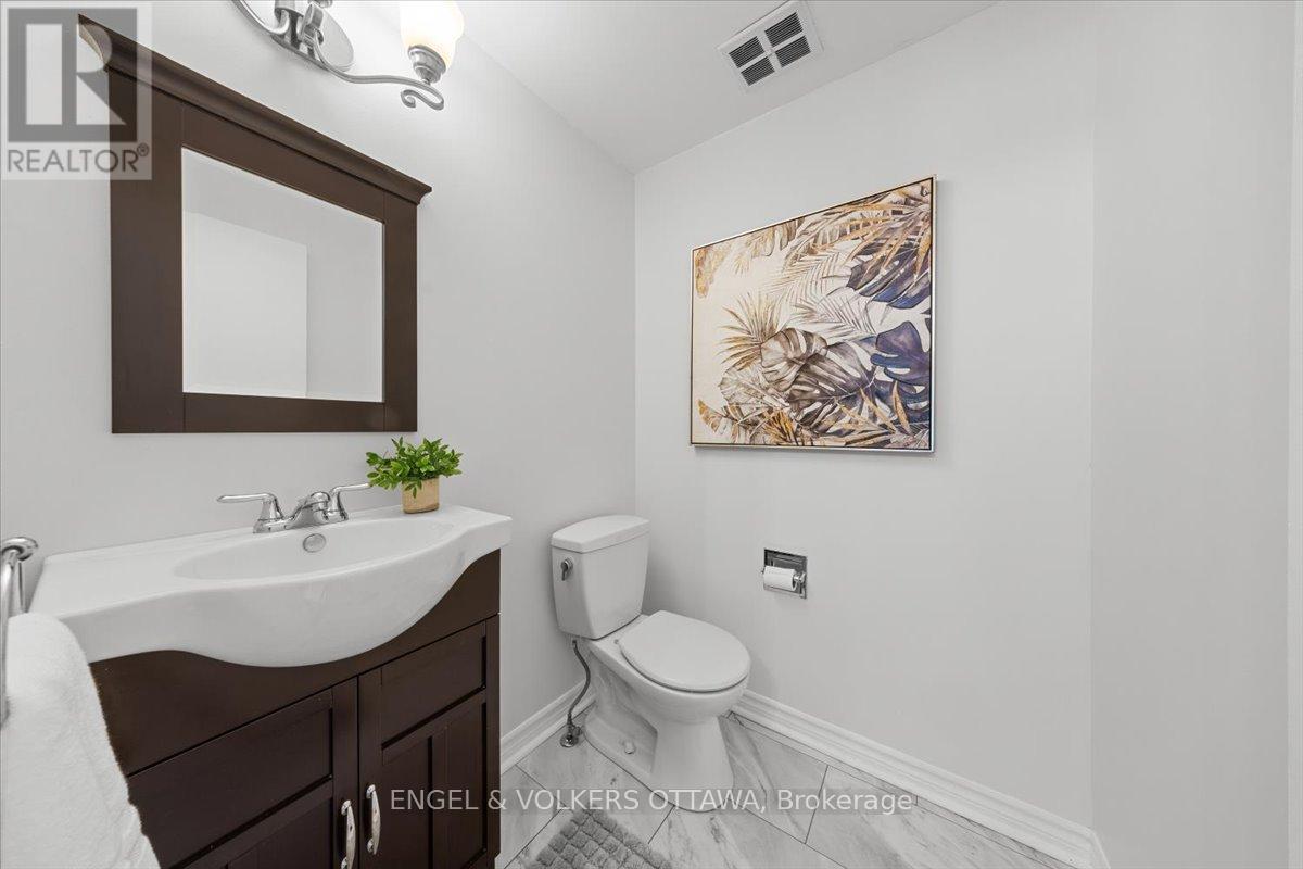 34 Viewpointe Private Property Photo 14