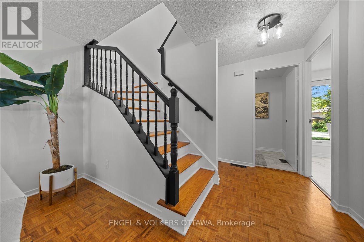 34 Viewpointe Private Property Photo 15