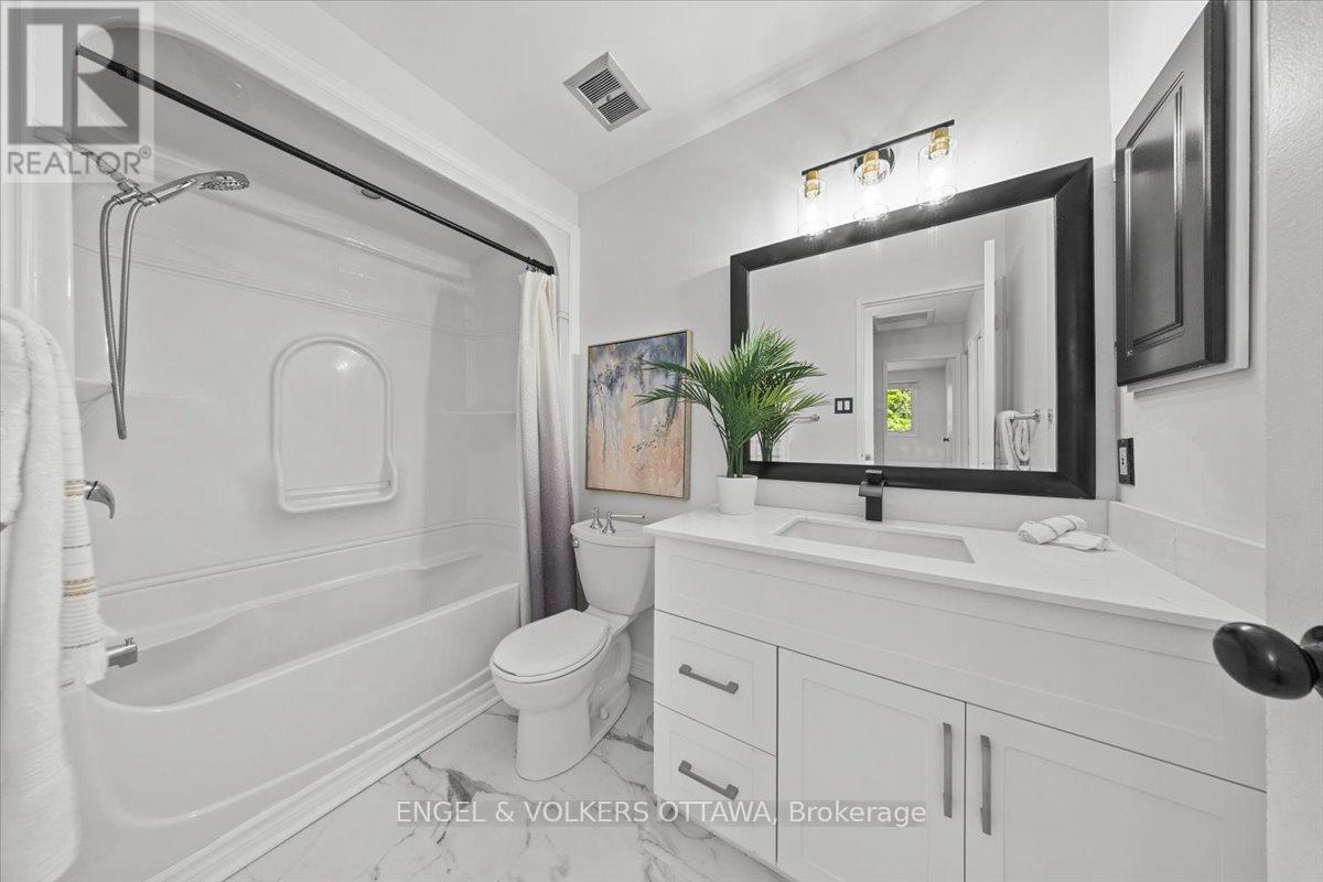 34 Viewpointe Private Property Photo 19