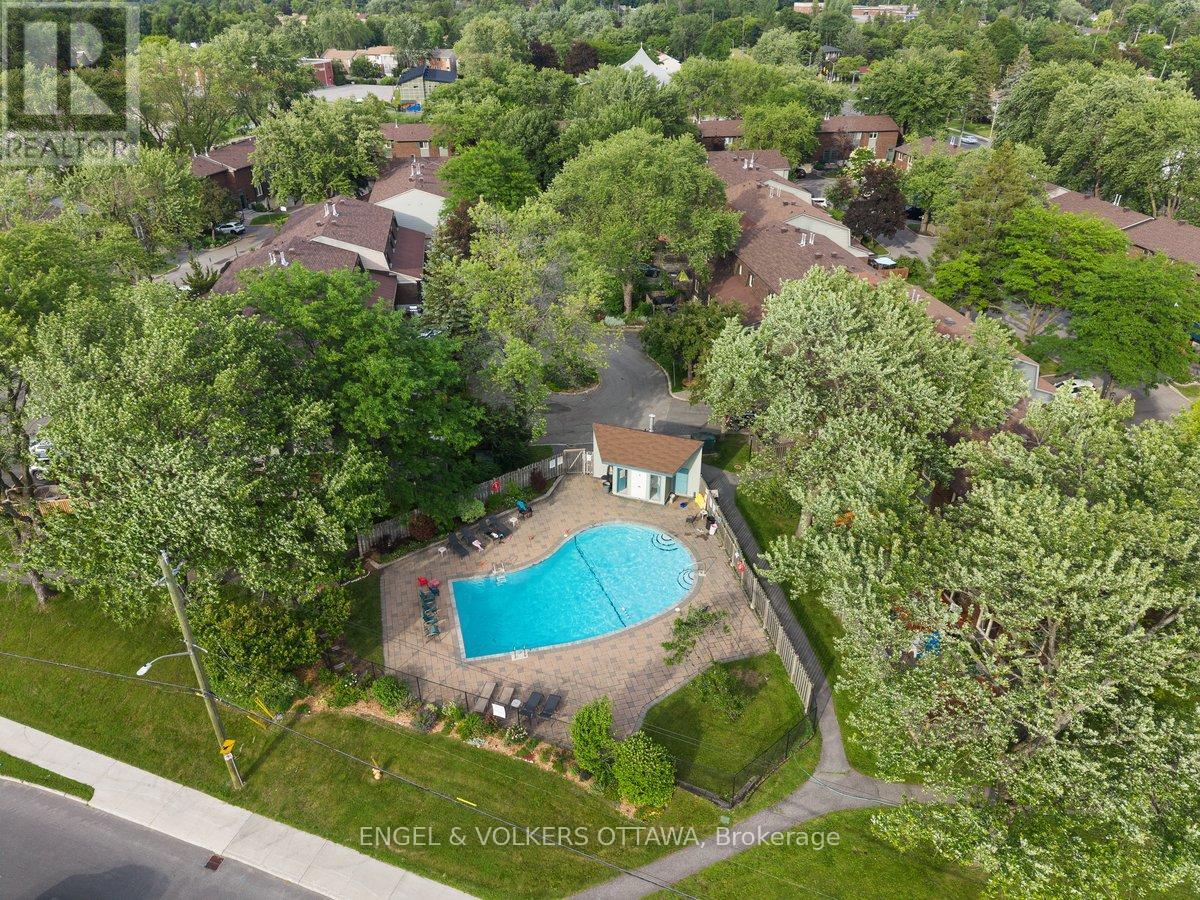 34 Viewpointe Private Property Photo 23