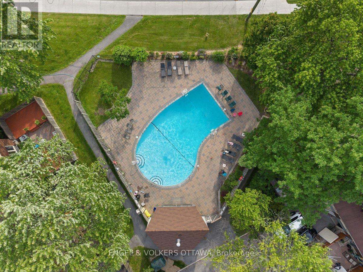 34 Viewpointe Private Property Photo 24