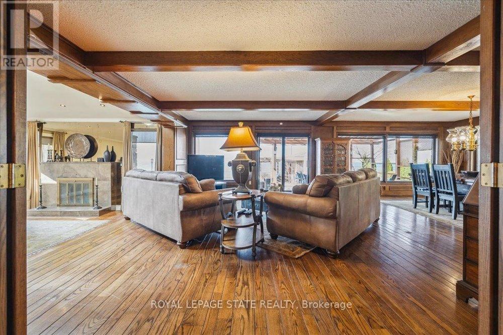 7 Lakegate Drive Property Photo 13