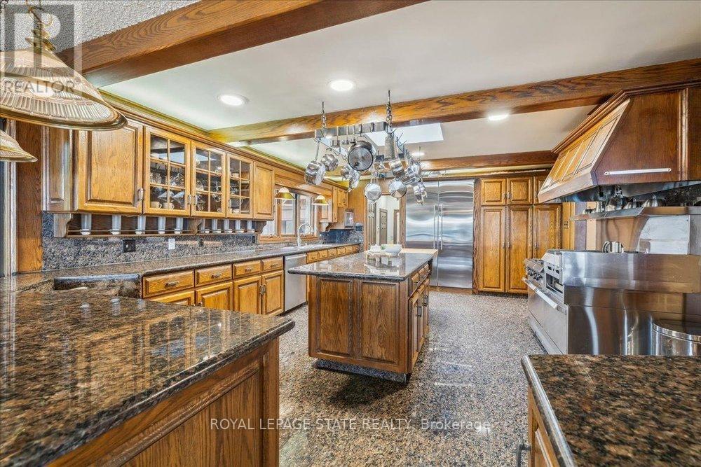 7 Lakegate Drive Property Photo 18