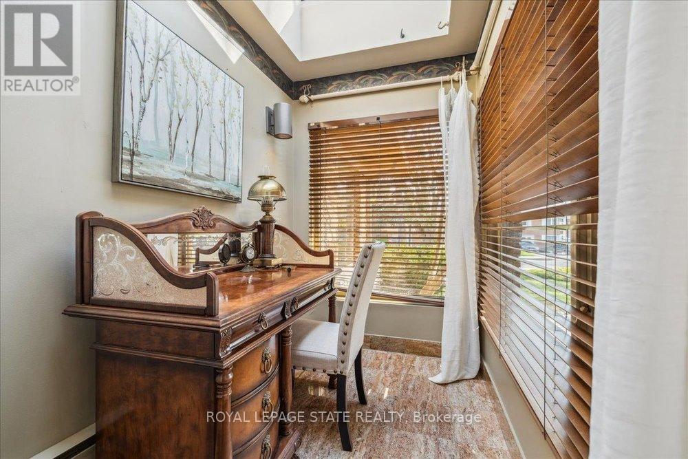 7 Lakegate Drive Property Photo 21