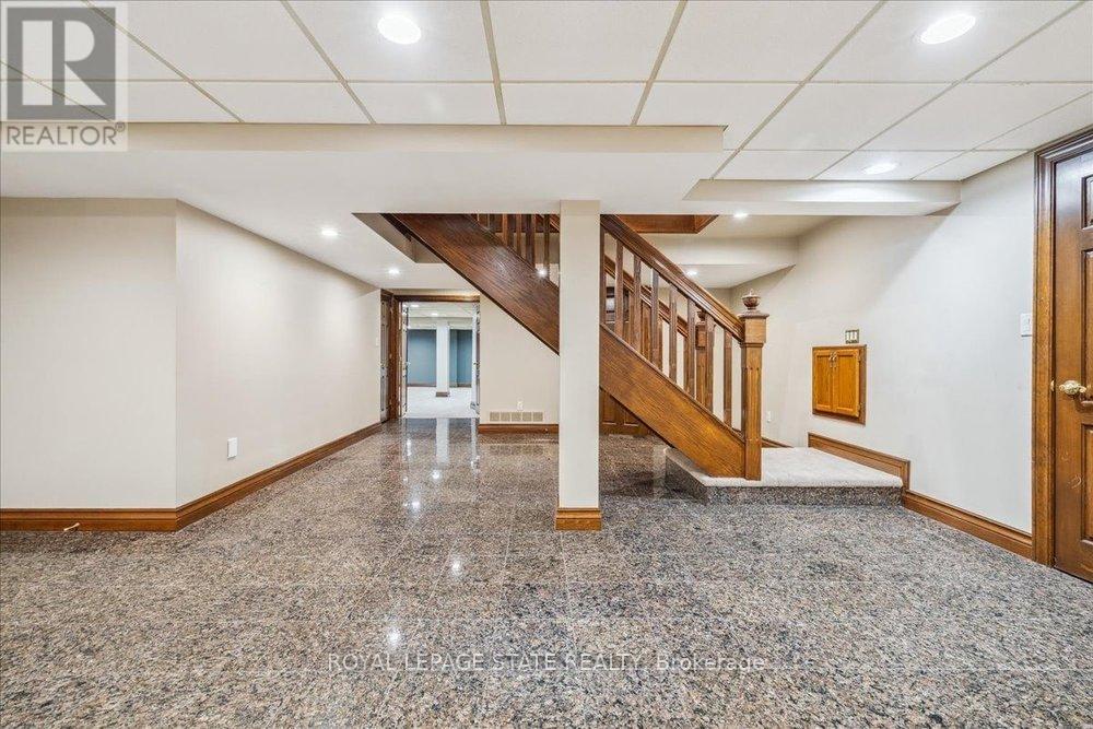 7 Lakegate Drive Property Photo 33