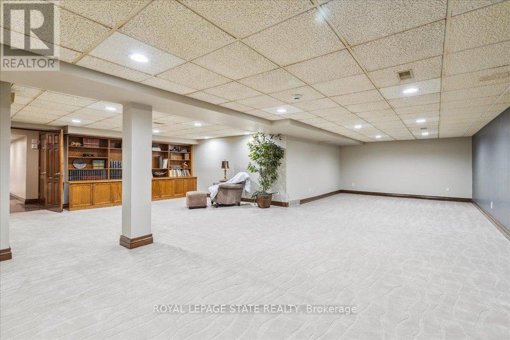 7 Lakegate Drive Property Photo 36