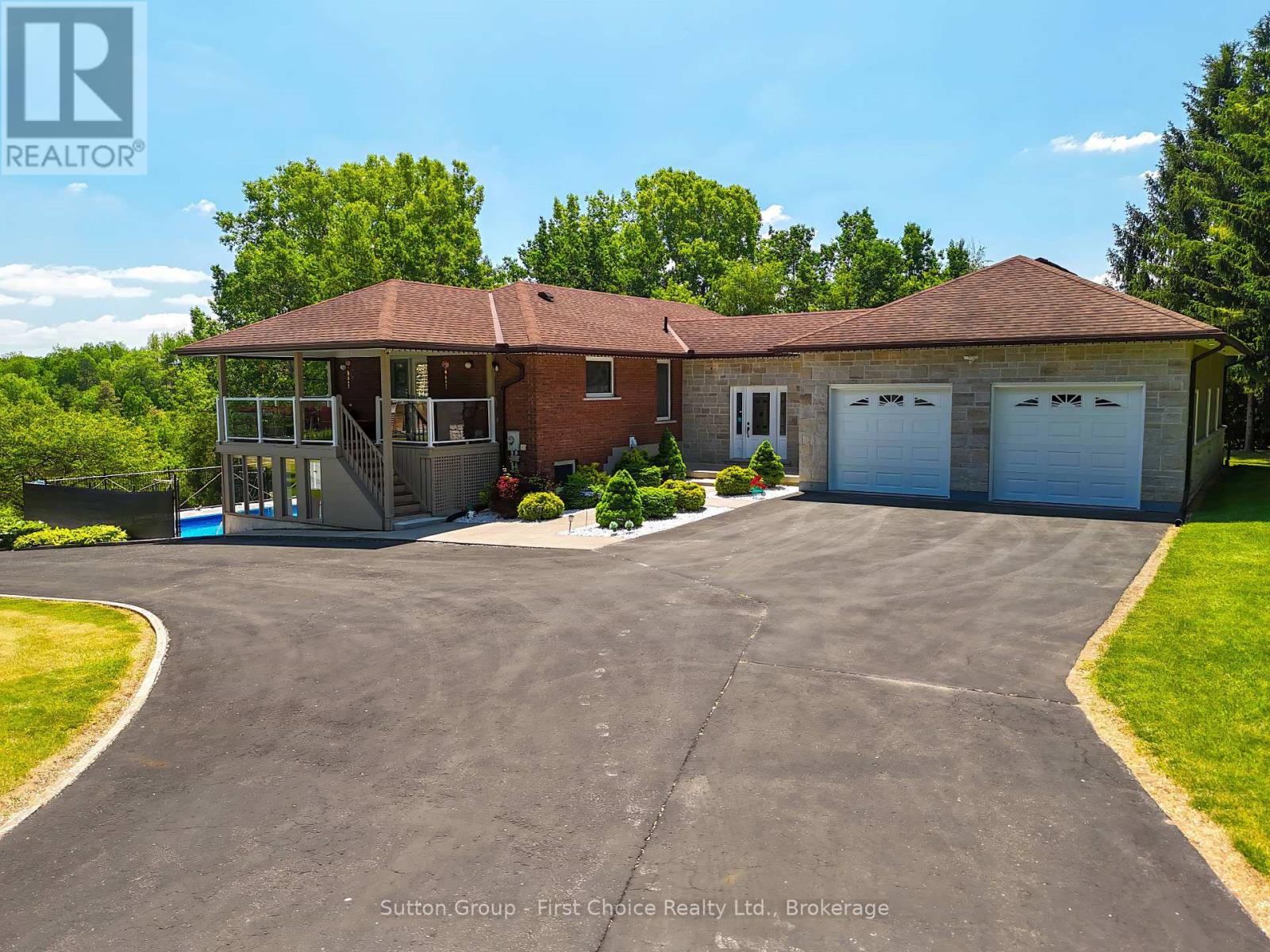 276 Mechanic Street W Property Photo 2
