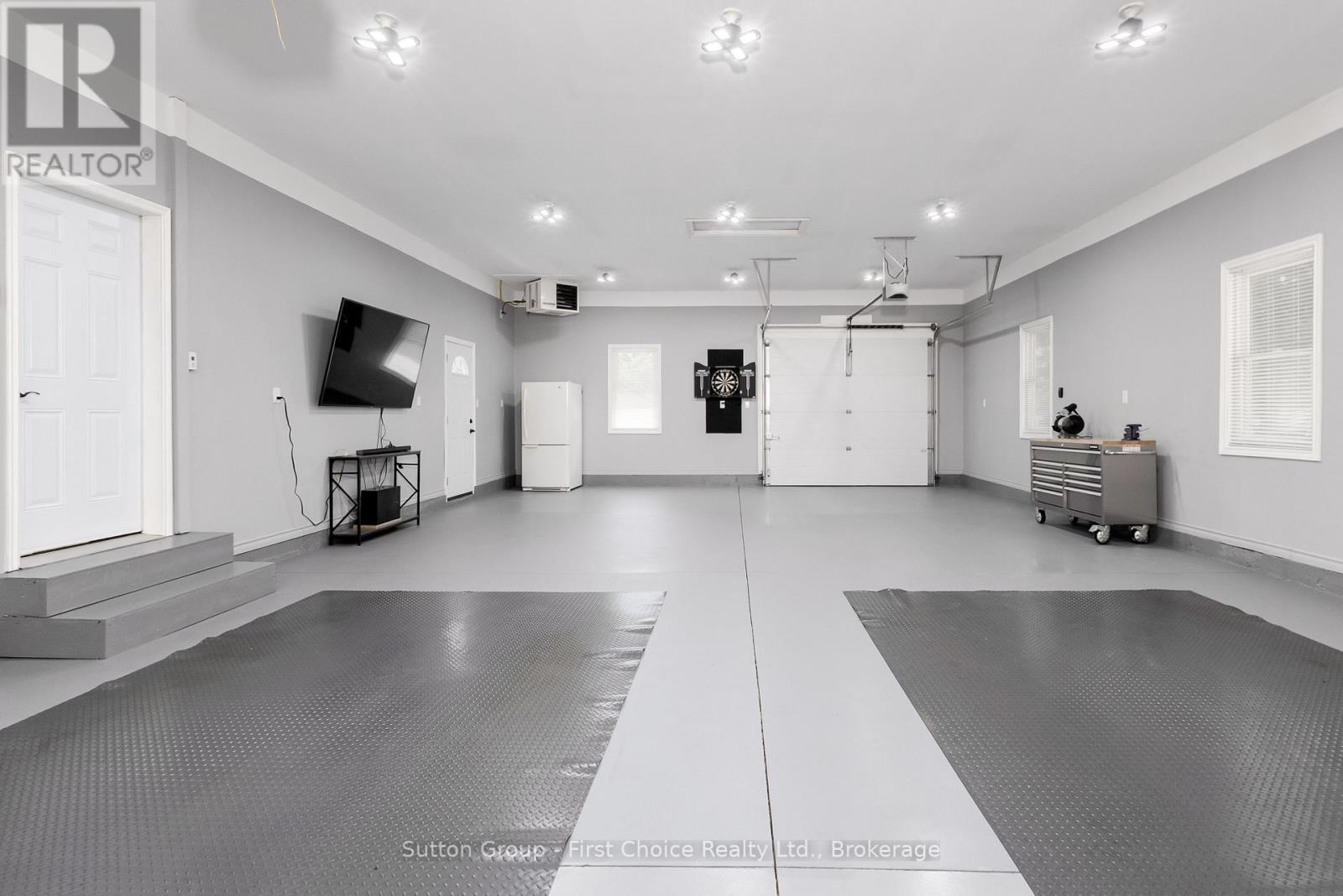 276 Mechanic Street W Property Photo 12