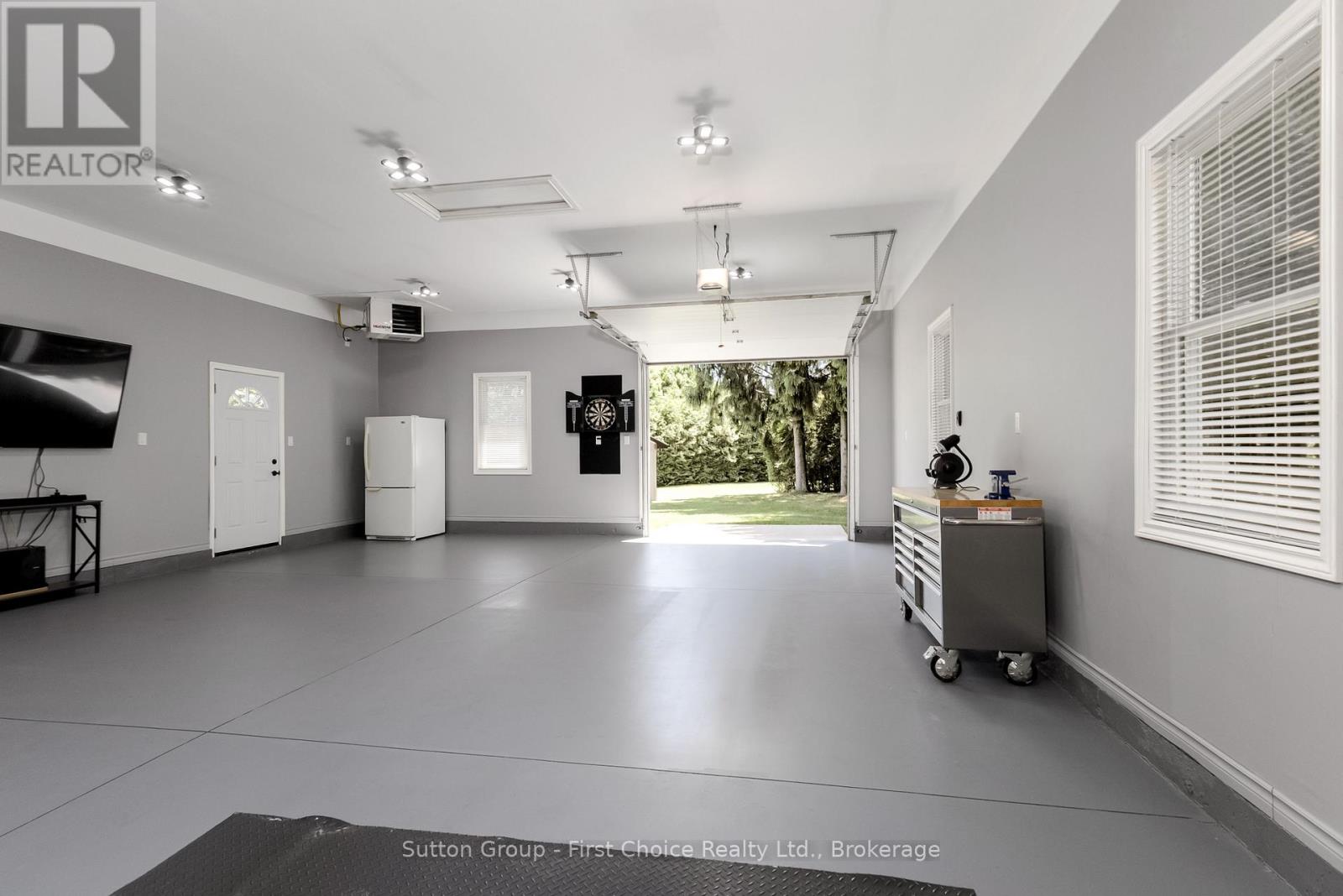 276 Mechanic Street W Property Photo 13