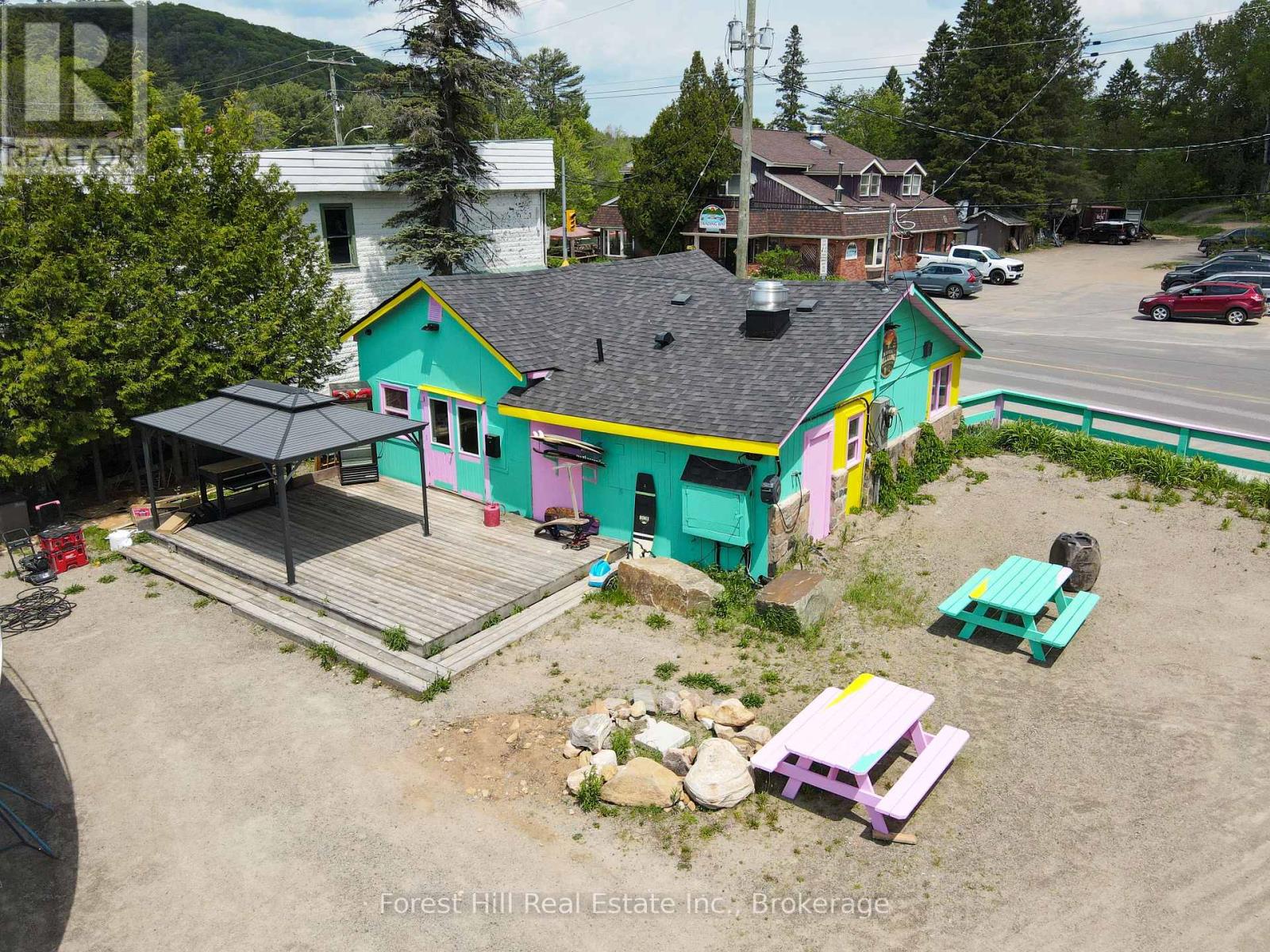 1092 Main Street Property Photo 5