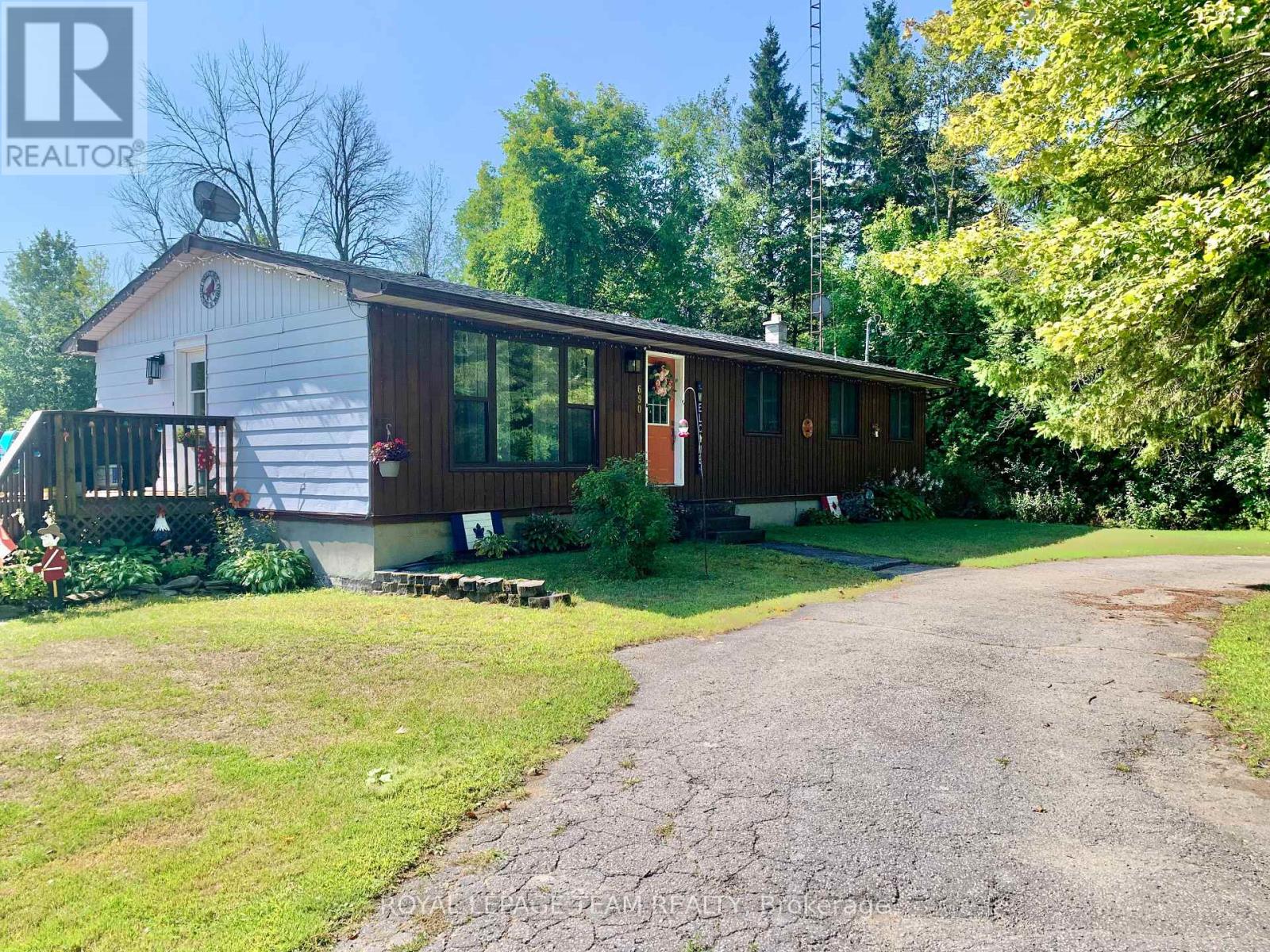690 Limerick Road Property Photo 1