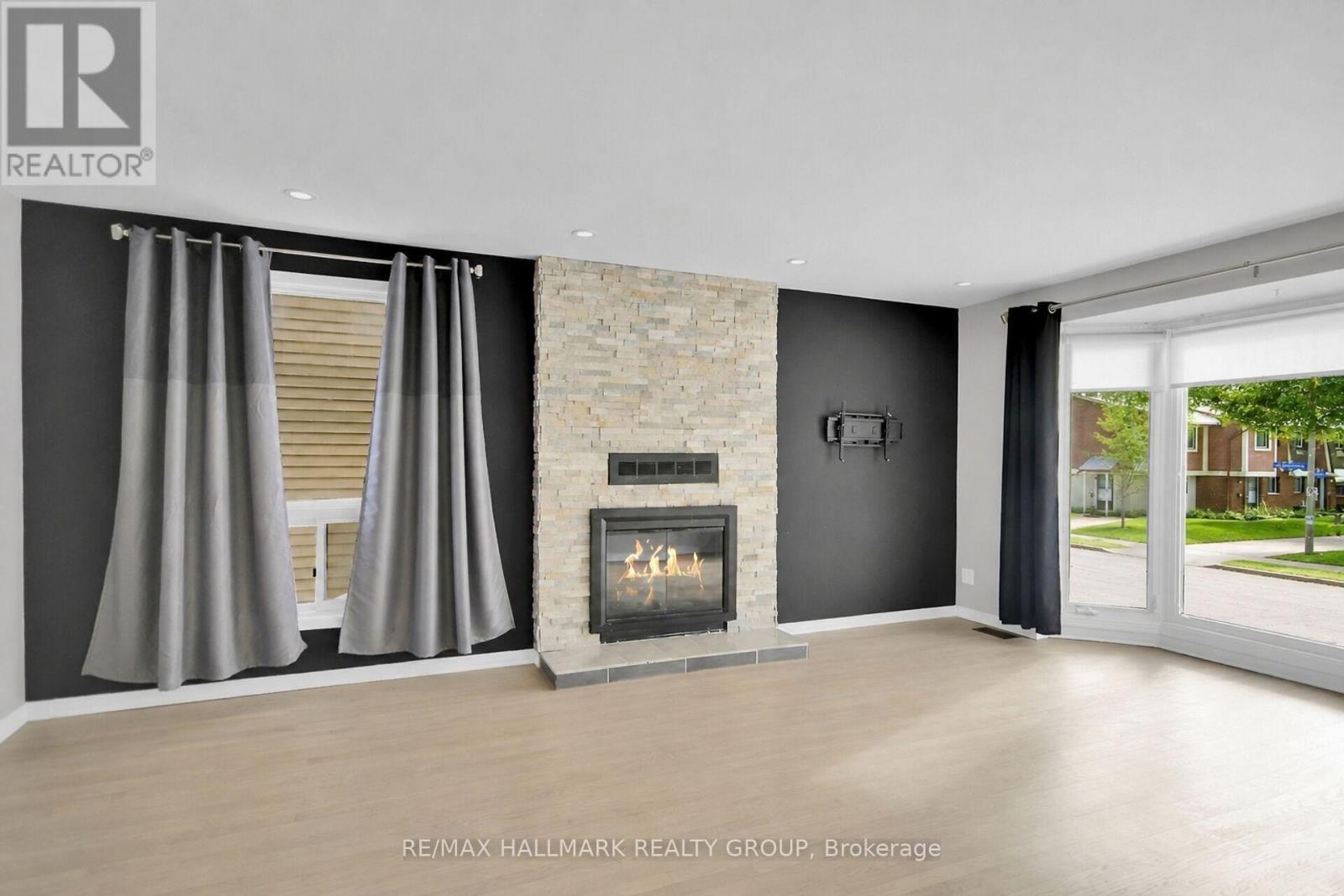 13 Coolspring Crescent Property Photo 3