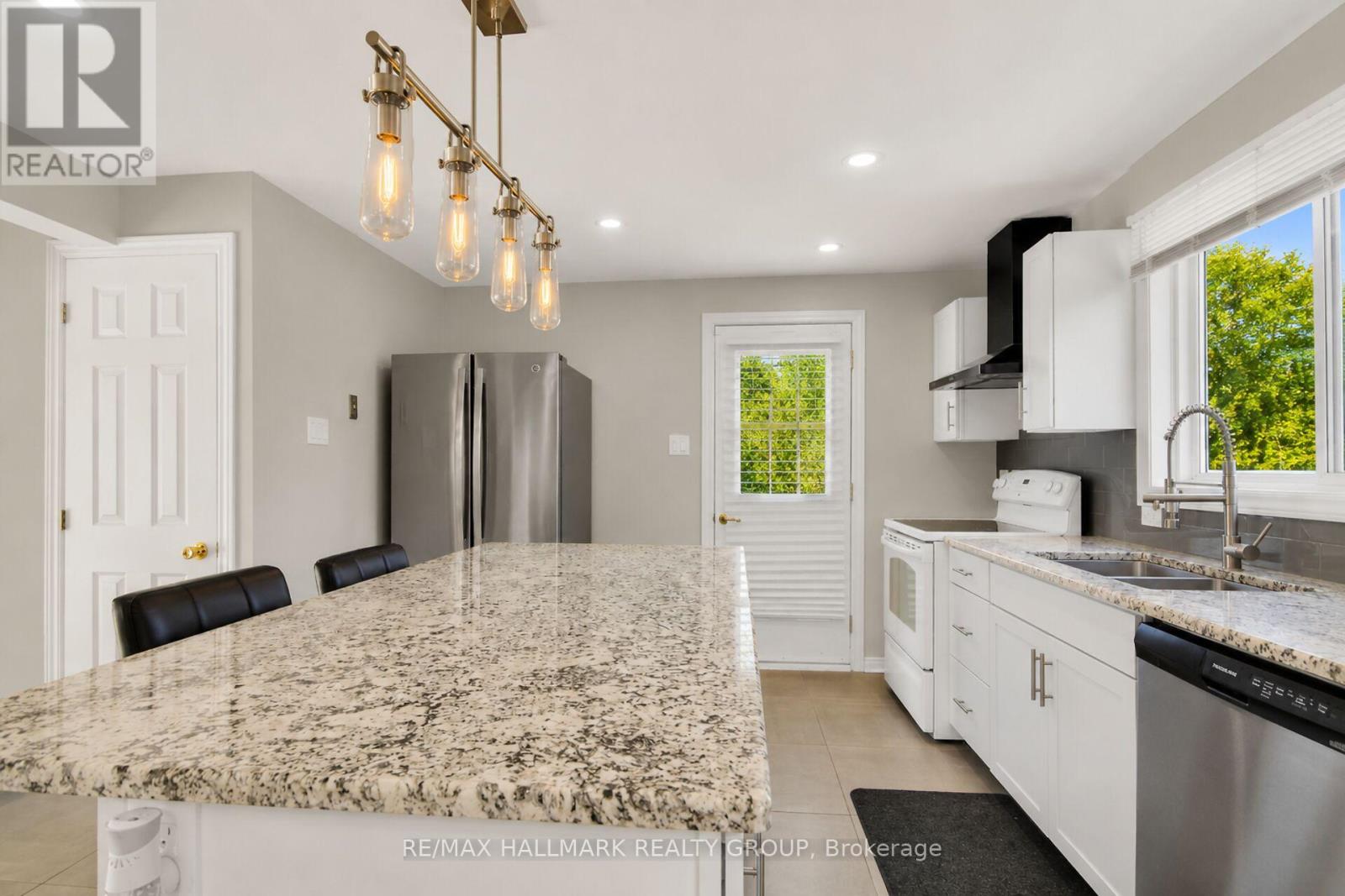 13 Coolspring Crescent Property Photo 7