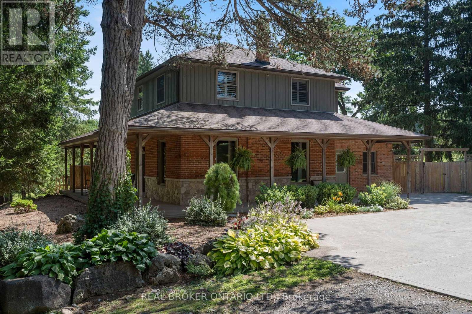 182 Governors Road E Property Photo 2