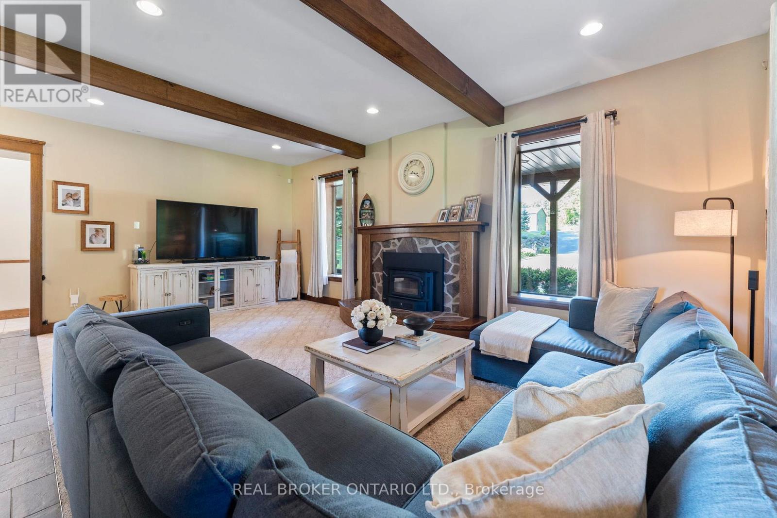 182 Governors Road E Property Photo 7