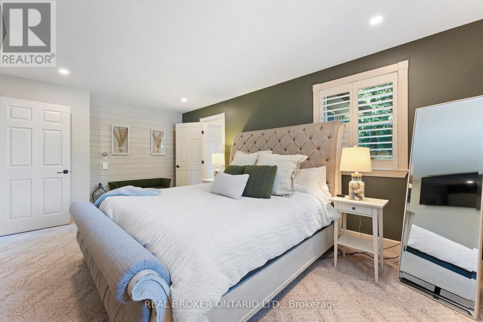 182 Governors Road E Property Photo 13