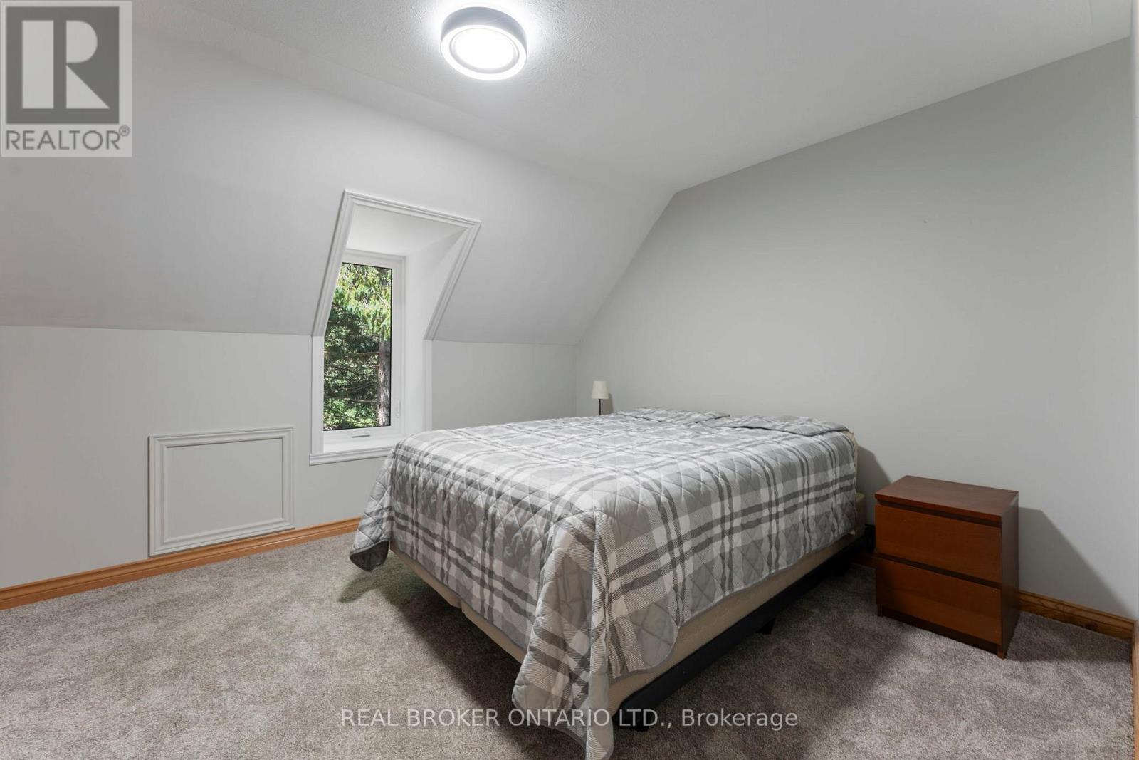 182 Governors Road E Property Photo 33