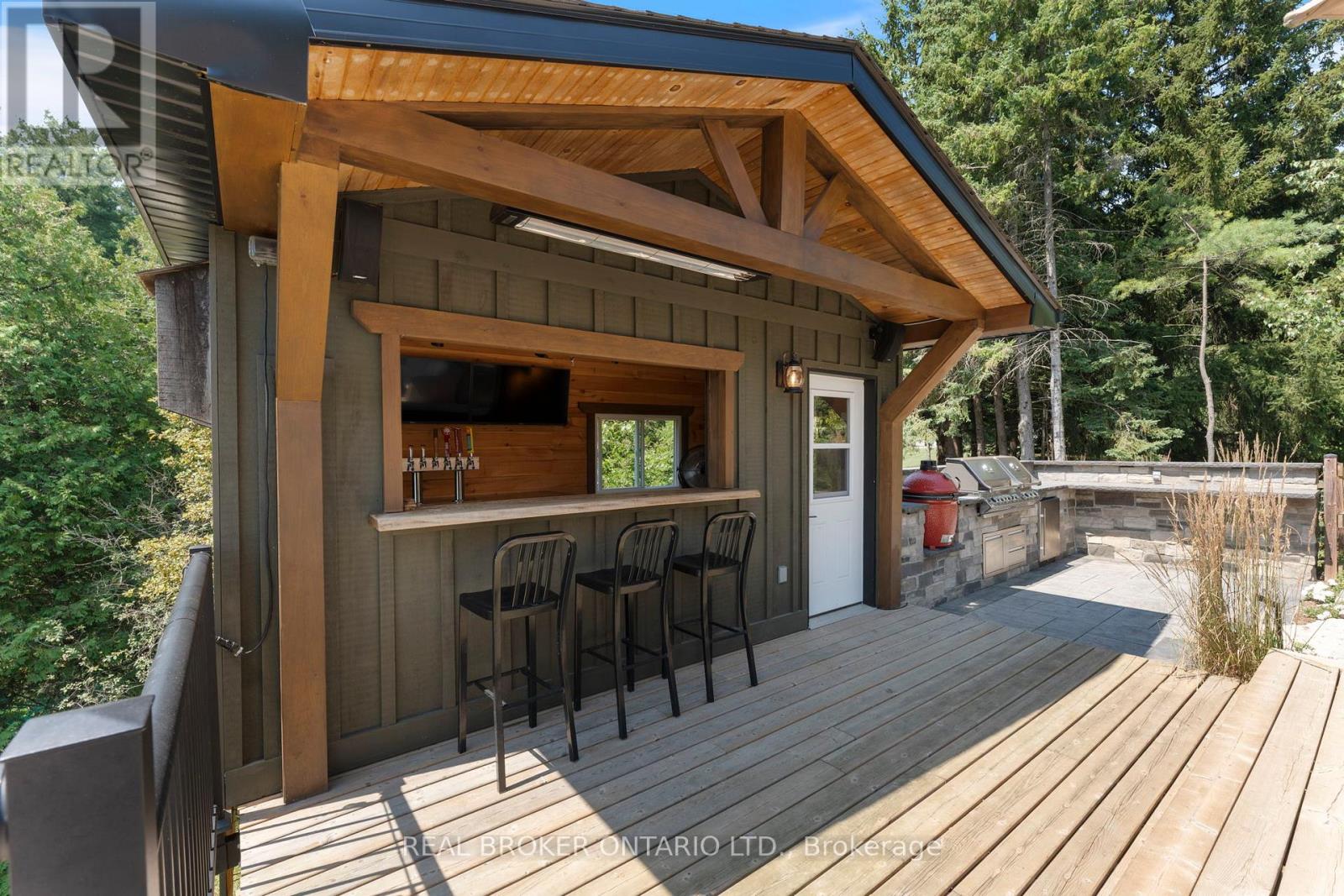 182 Governors Road E Property Photo 40