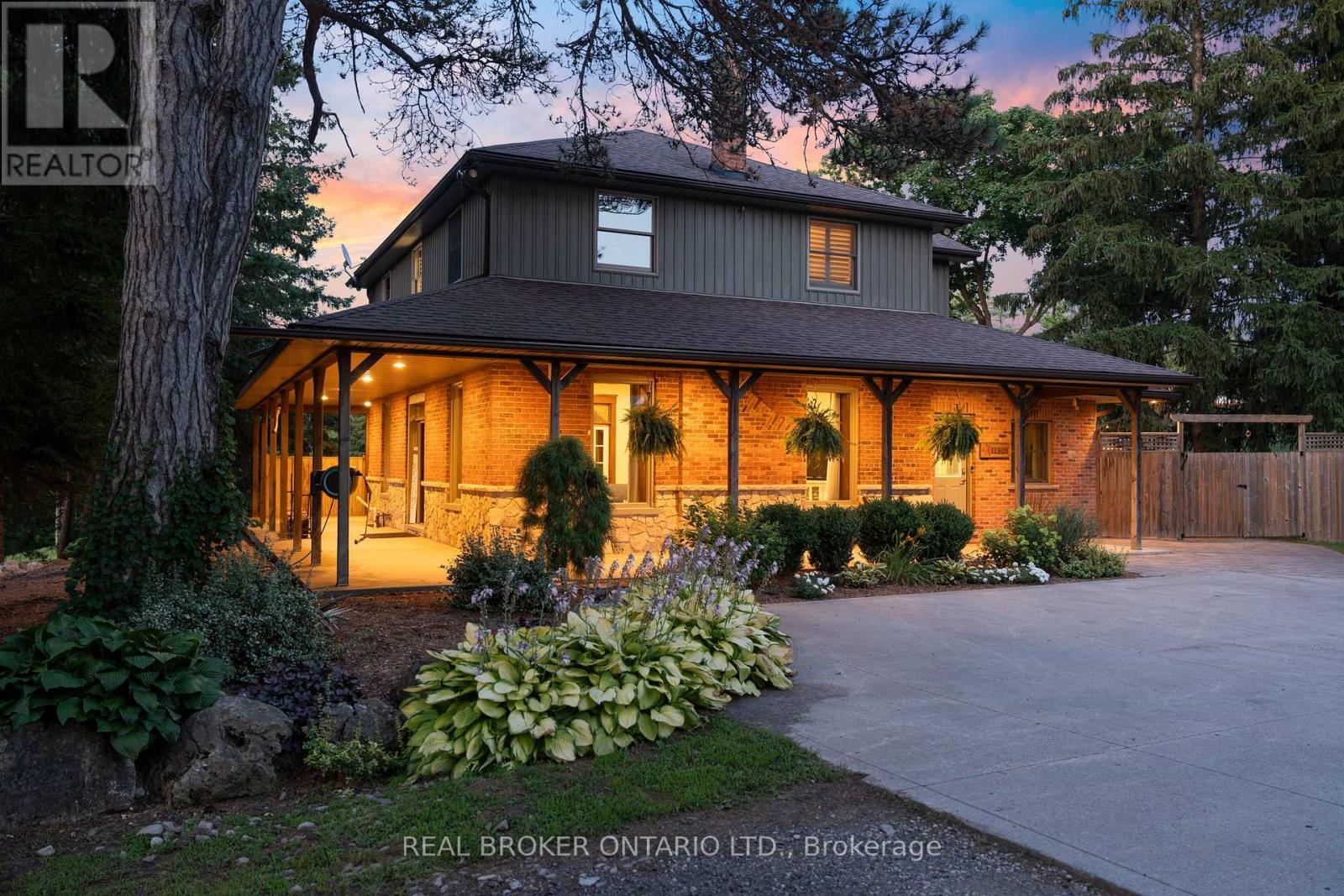 182 Governors Road E Property Photo 45