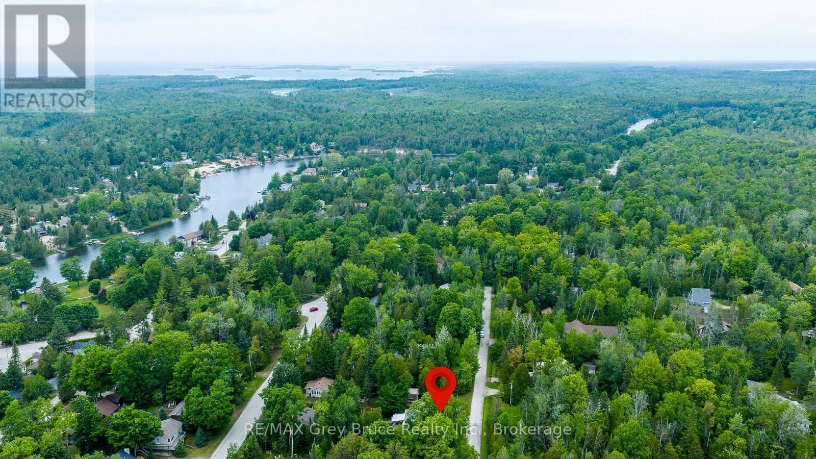 8 Toronto Avenue Property Photo 4