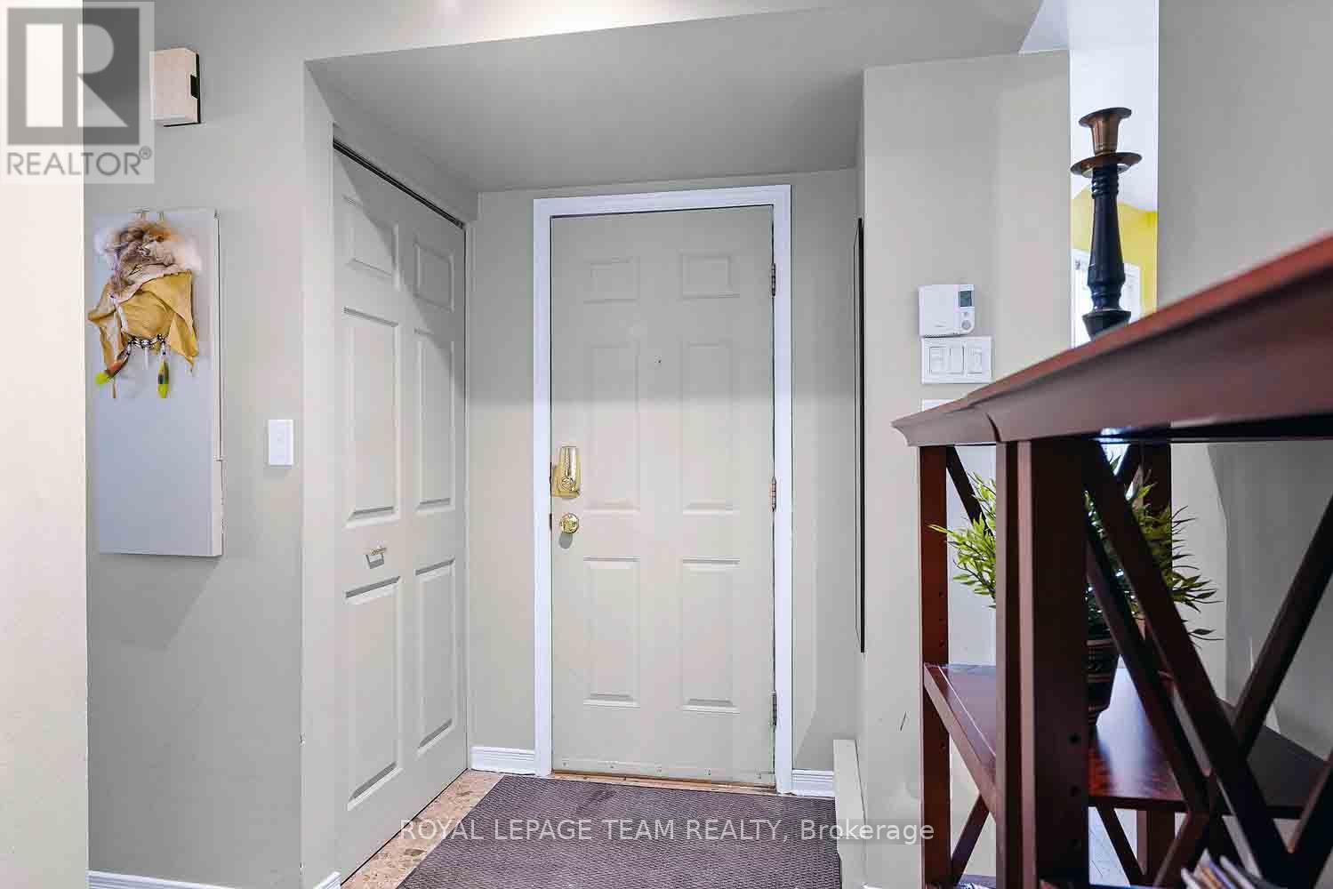 2 - 220 Wilbrod Avenue Property Photo 3