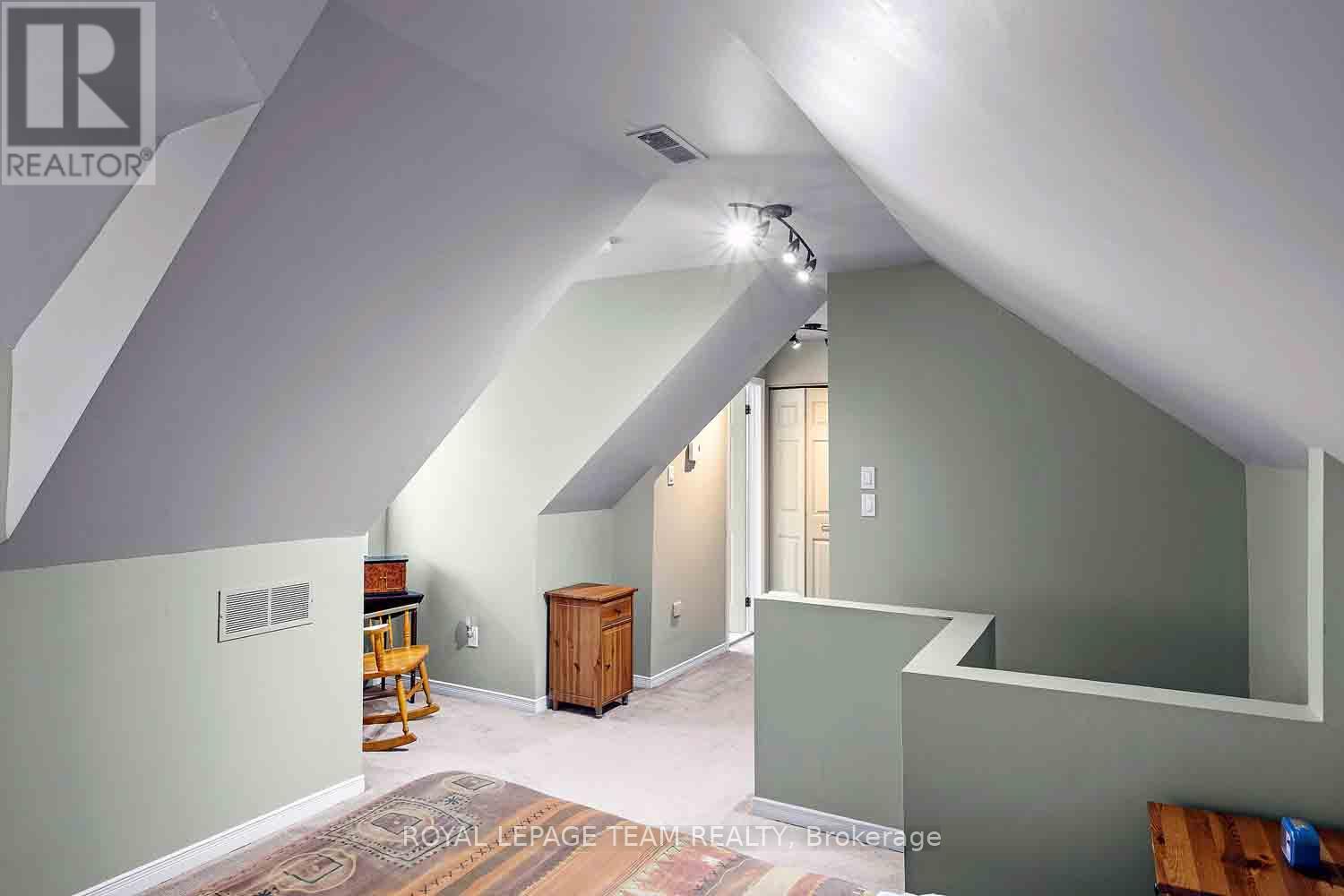 2 - 220 Wilbrod Avenue Property Photo 23