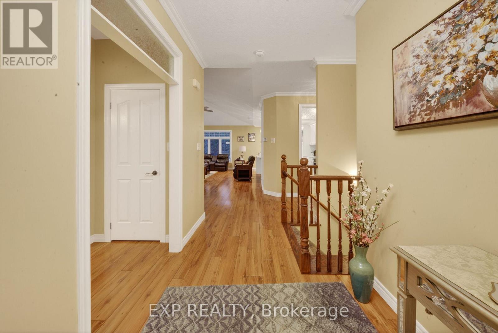 14 Hunter Drive S Property Photo 7