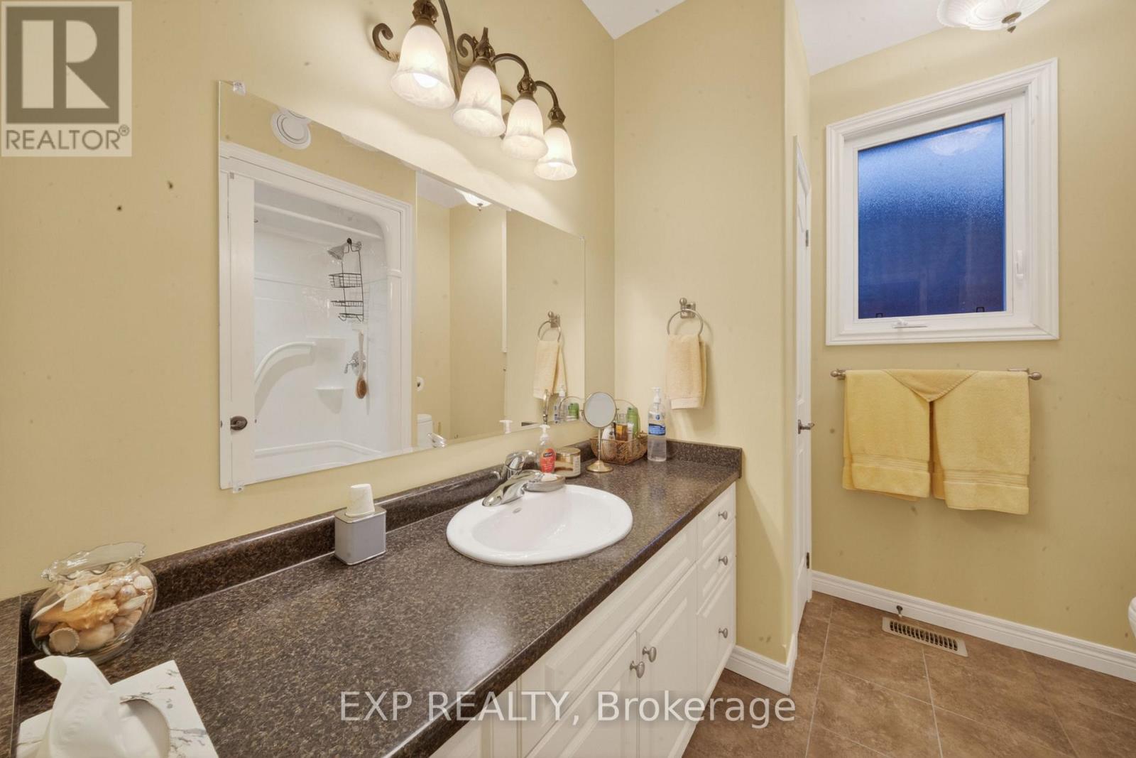 14 Hunter Drive S Property Photo 12