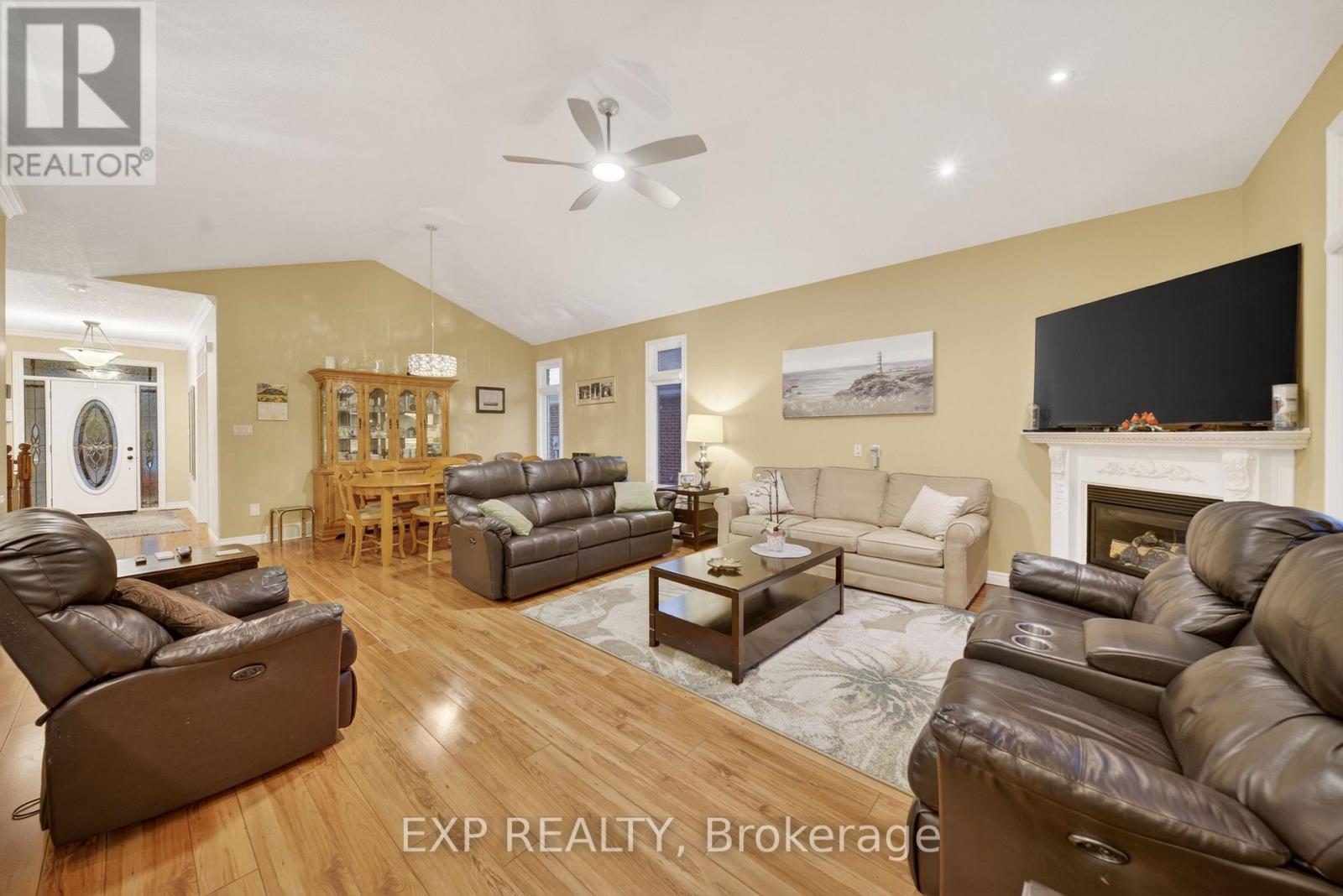 14 Hunter Drive S Property Photo 18